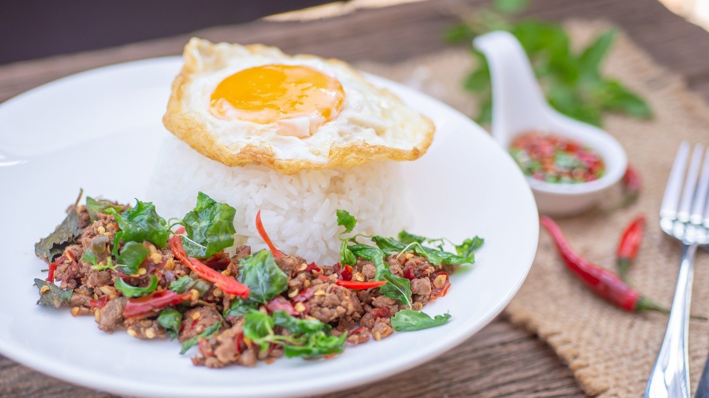 Thai holy basil stir fry, or Pad Kra Pao 🌱🌶️, is a versatile dish found Thai cuisine - reflecting the basis of using Thai Hom Mali Rice plus simple ingredients to create a tasty and satisfying meal. Serve with a fried egg on top for a twist! #LoveT
