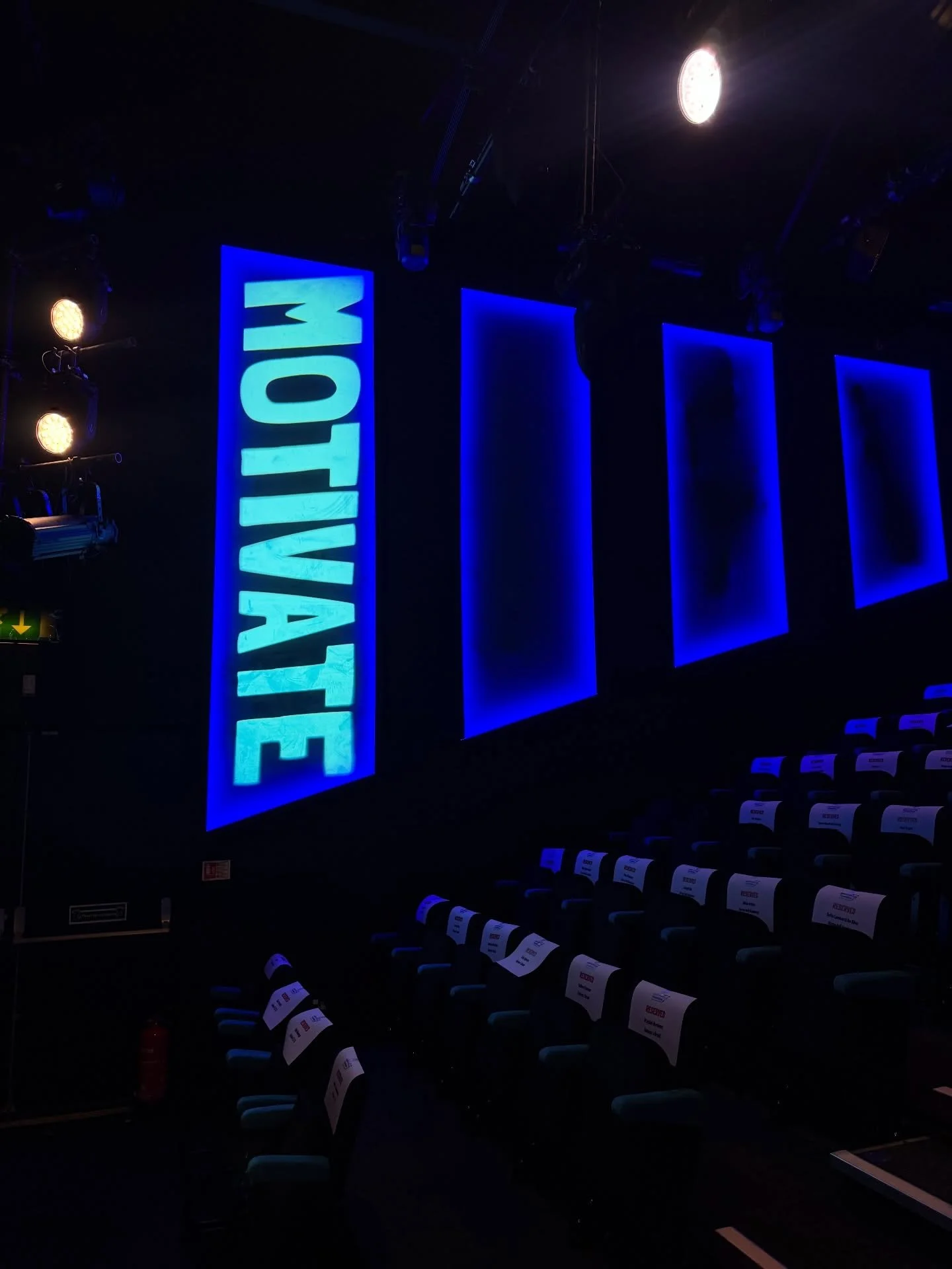 The doors are open for this evenings event..🎬🖤💫