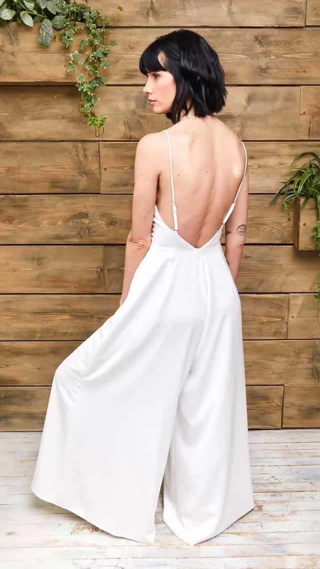 Who says you have to wear a dress on your big day?
The Jamie jumpsuit is here for the bold, modern, effortlessly cool bride ✨
With her sleek silhouette, wide-leg fit, and chic strapless bodice, she’s giving total power bride energy 💃
Perfect