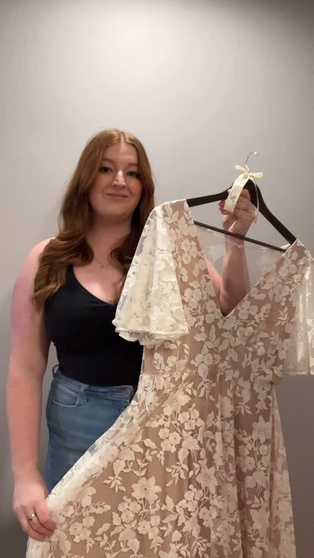 Hot take: I think I can make your wedding way easier—and a whole lot cooler—if I help you find your dream dress. 👗
No pressure. No overwhelm. Just you, me, some tea (and cake, of course ☕🍰), and allll the beautiful gowns.
Let’s