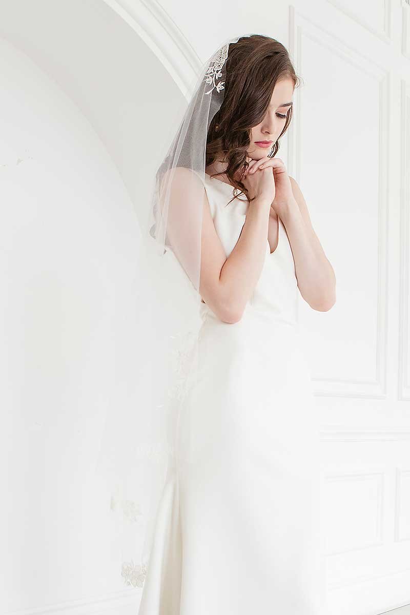 Laura-Jayne-Mantilla-Veil-Rosalie-VE0067-side-front_800x.jpeg