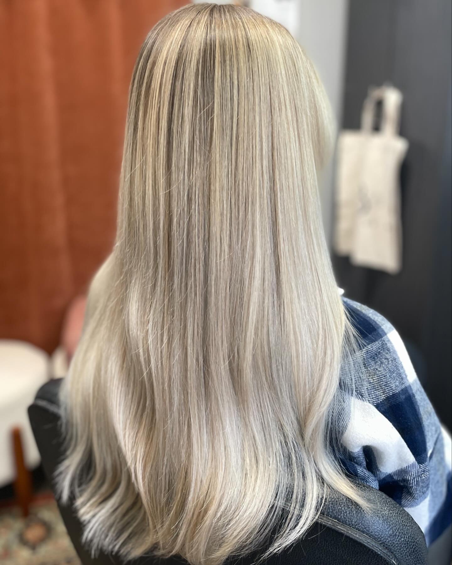 Do you feel like your bright blonde gets dull in between your appointments?? 

It&rsquo;s the freaking worst! You leave the salon with bright blonde and by the time you&rsquo;ve shampooed a few times it starts to feel dull and yellow?? Here&rsquo;s w