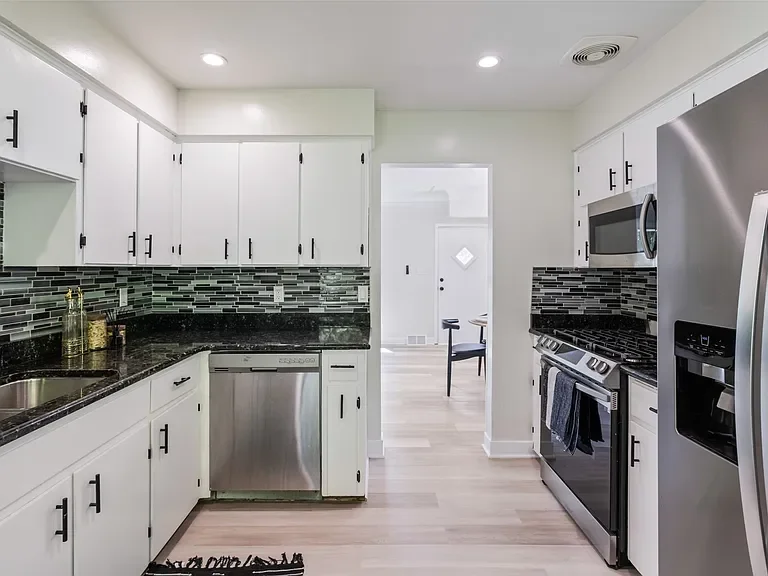 madison kitchen 1.webp