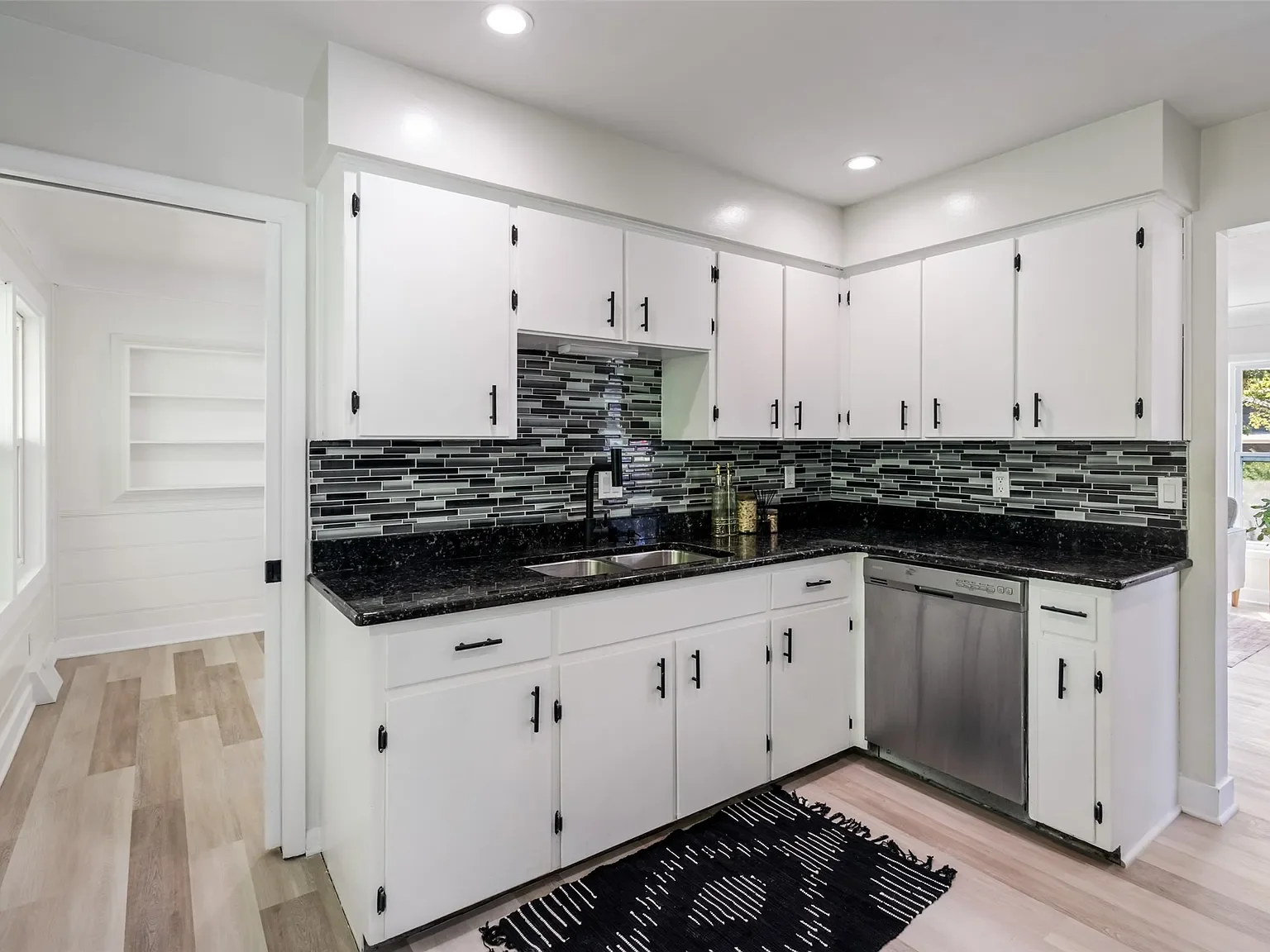 3205 madison kitchen.webp