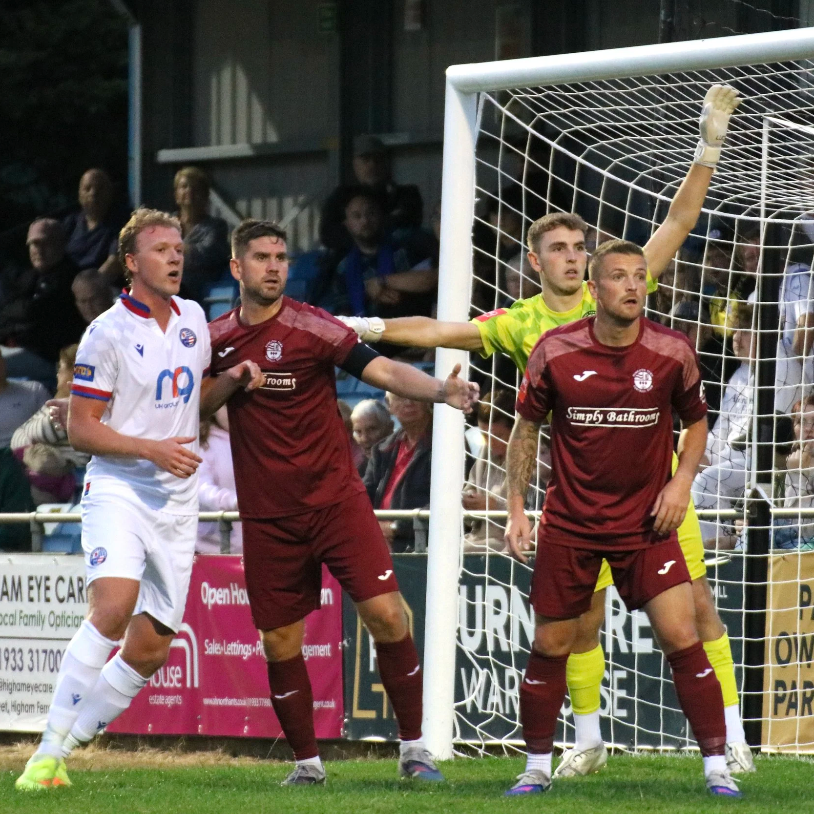 Diamonds Hold on to Beat Town - Match Report: AFC Rushden and Diamonds 3 Nuneaton Town 2