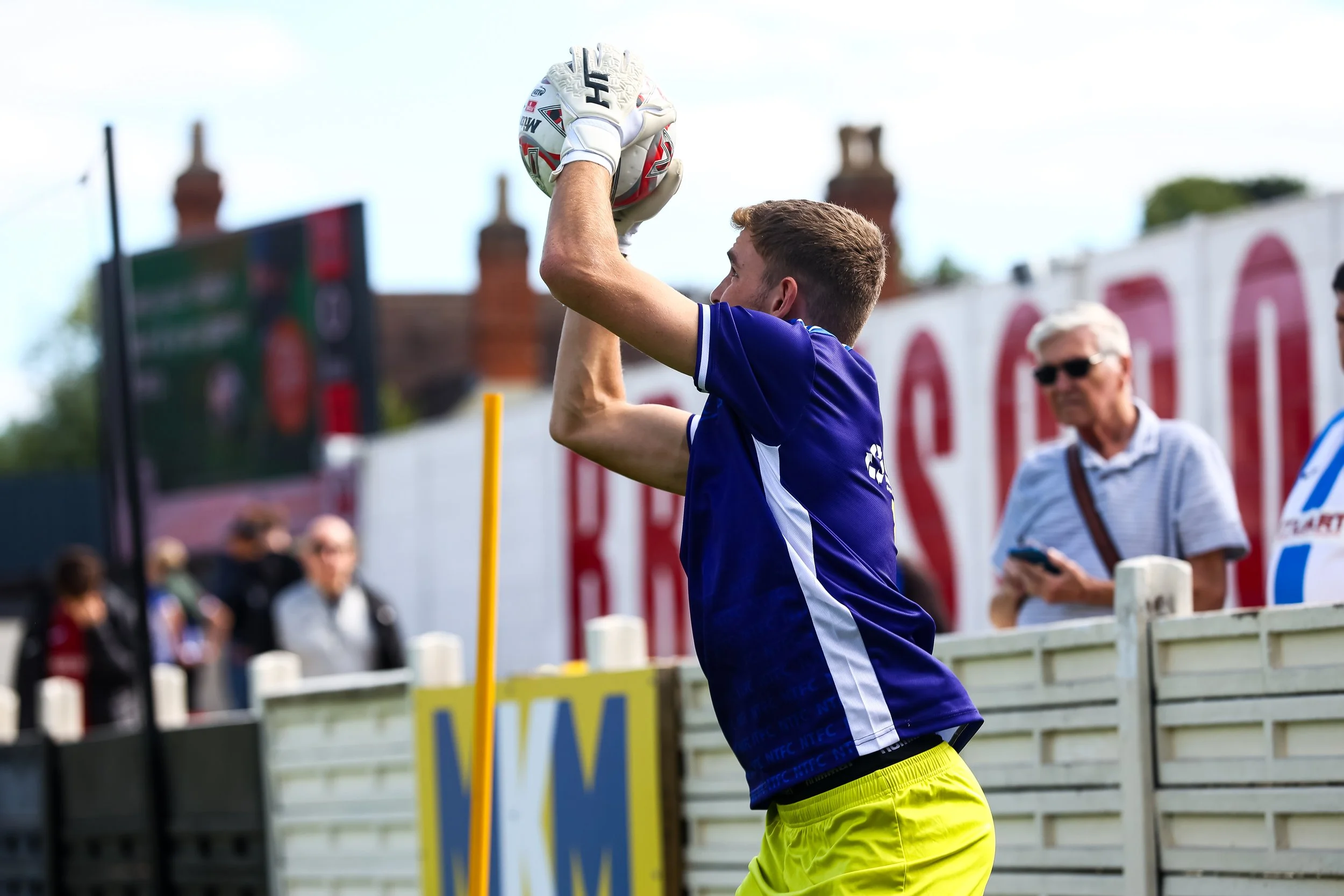 260905 Bromsgrove 2-0 NTFC MD-33.jpg