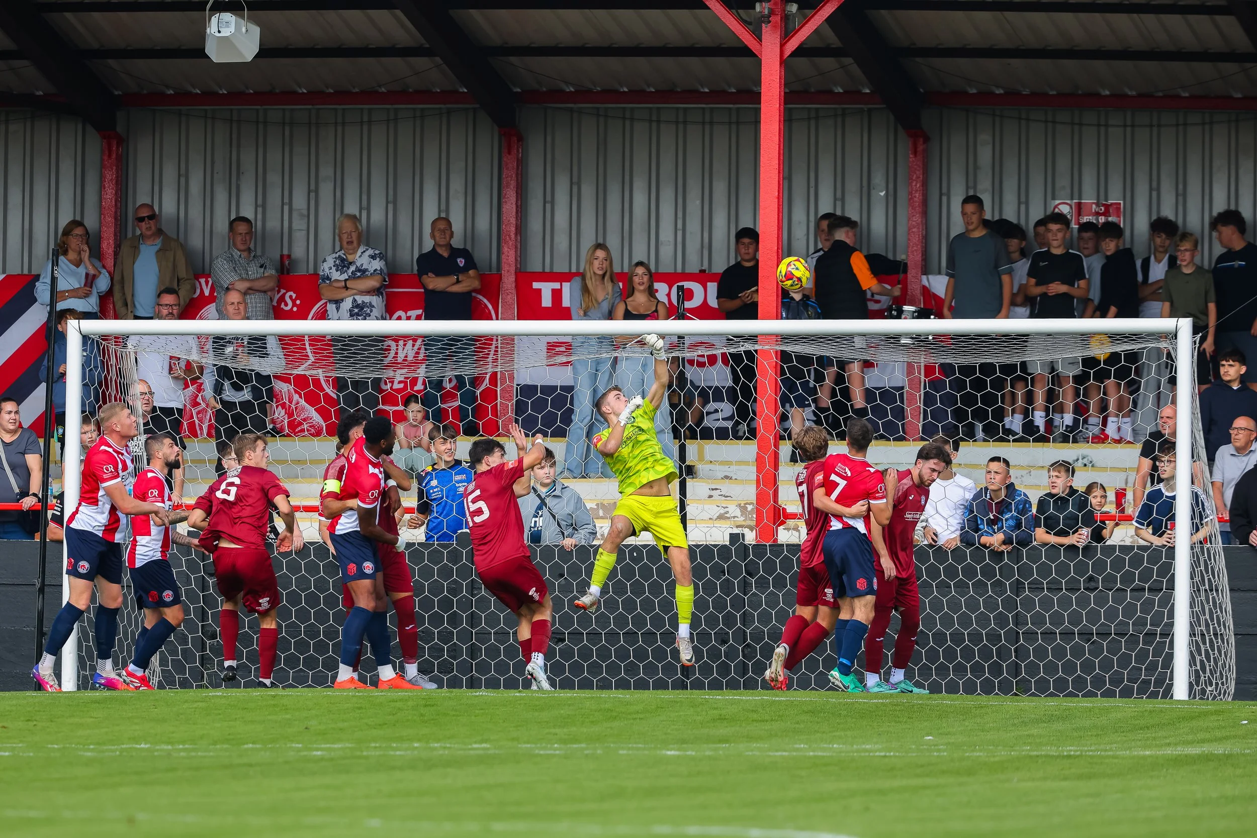 260905 Bromsgrove 2-0 NTFC MD-61.jpg