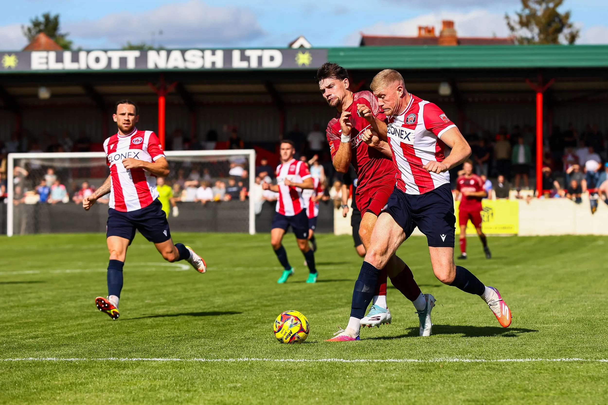 260905 Bromsgrove 2-0 NTFC MD-75.jpg
