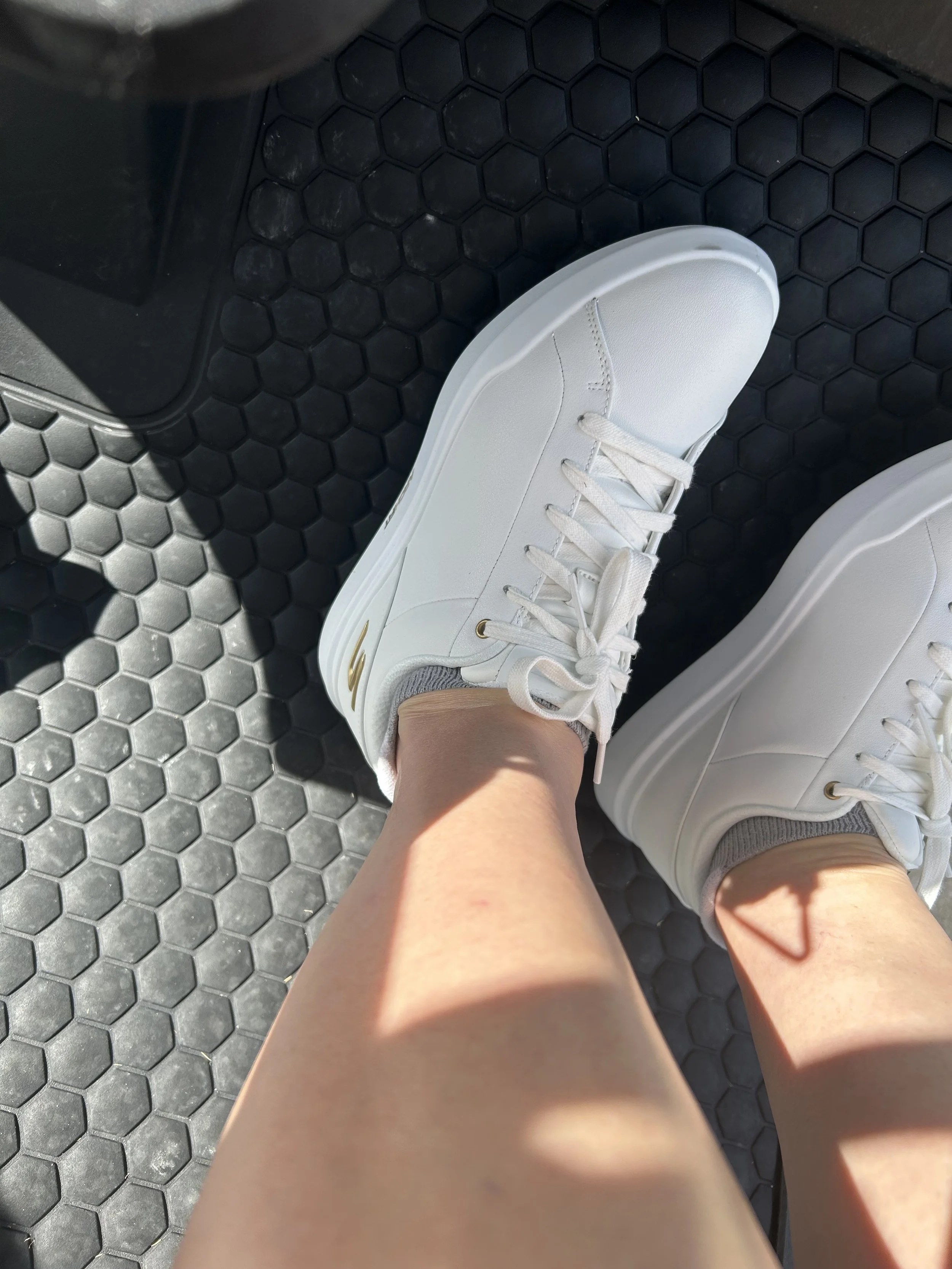 sketchers white golf shoes