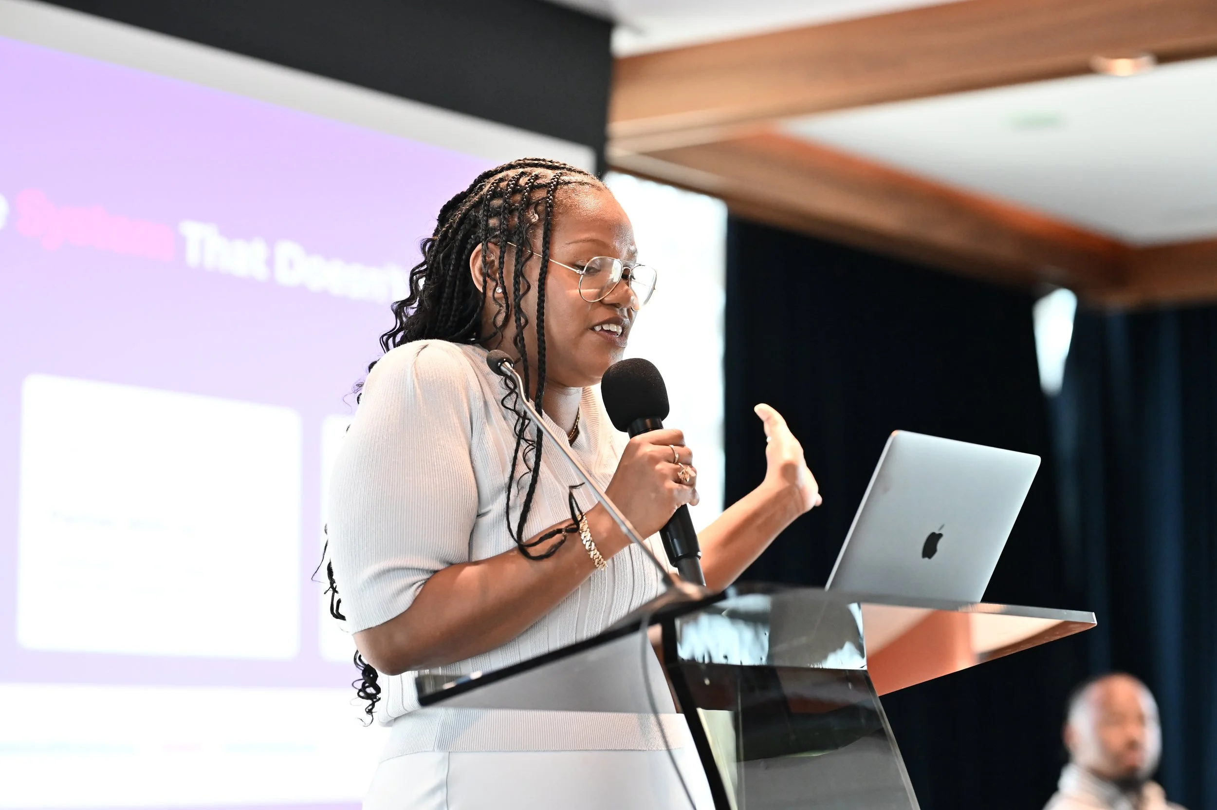 Lakeisha Lee Presenting