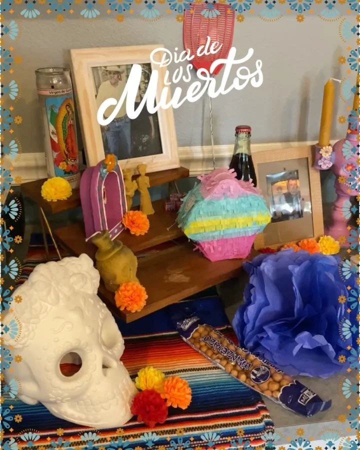 Cada año, aquí en Raíces de Bienestar, celebramos el Día de los Muertos creando una ofrenda. Tradicionalmente, el Día de los Muertos se celebra del 1 al 2 de noviembre, pero las celebraciones pueden comenzar antes, 