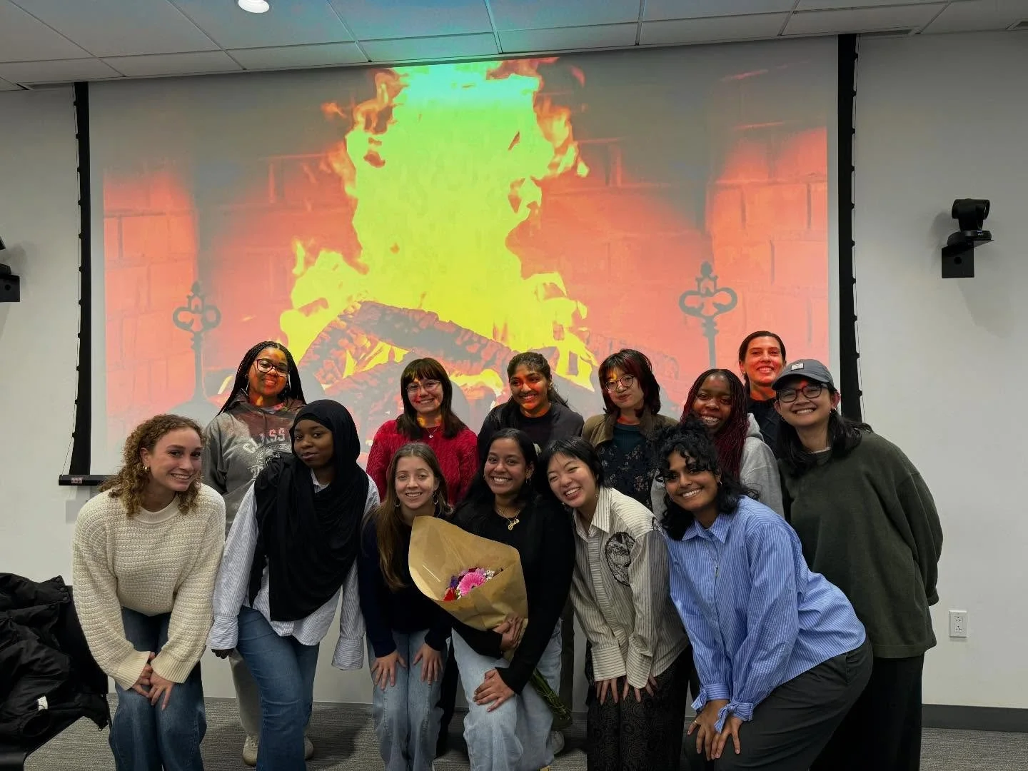 Just some chestnuts roasting by a (projector) open fire❤️&zwj;🔥🌰 ❄️🖊️💫
CWF had a wonderful fall 2025 semester!! From our booming writer-to-writer and drop-in hours program to our new semesterly workshops, we had a full and fun agenda :) 
&amp; BI