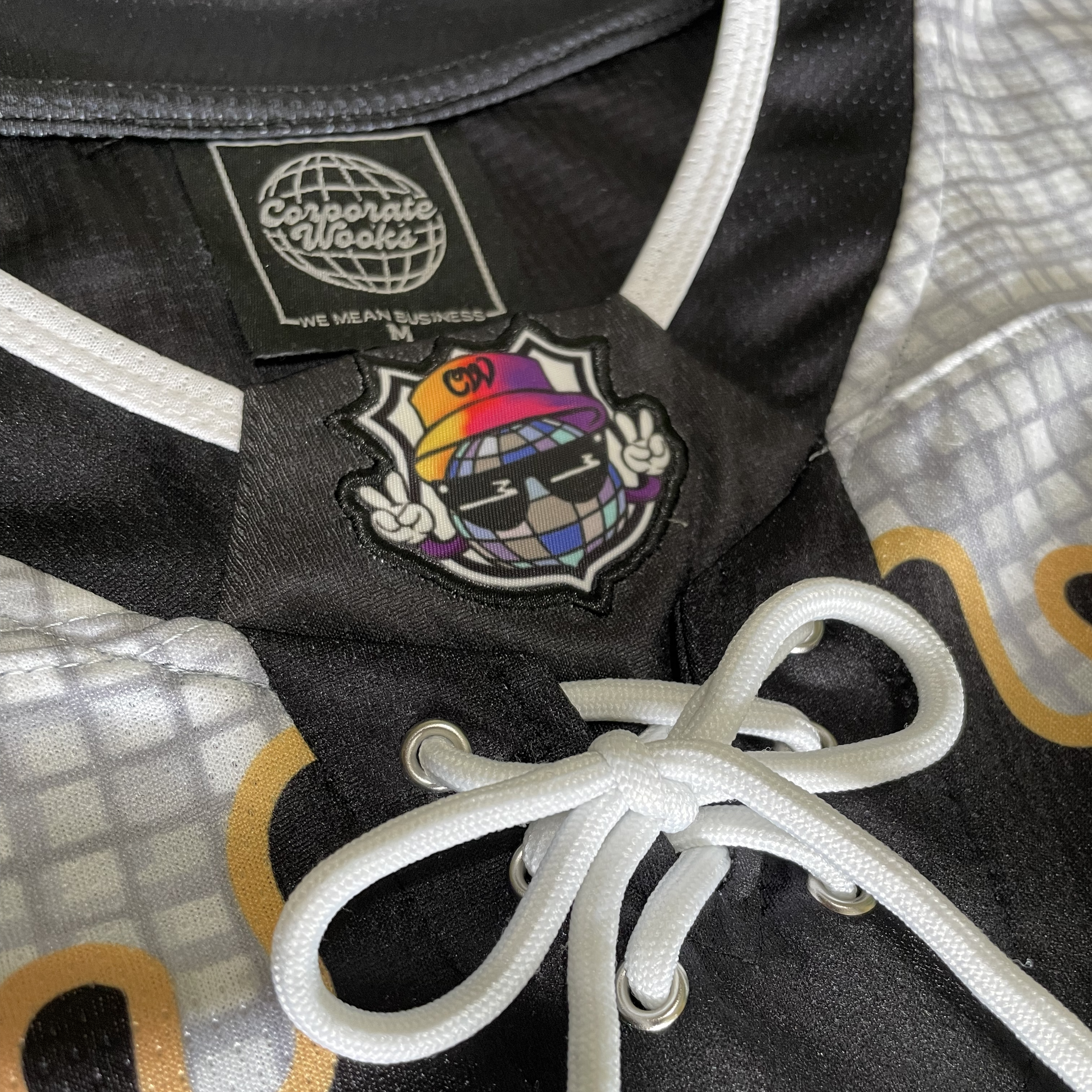 Silver Line Hockey Strings & NHL Sheild.png