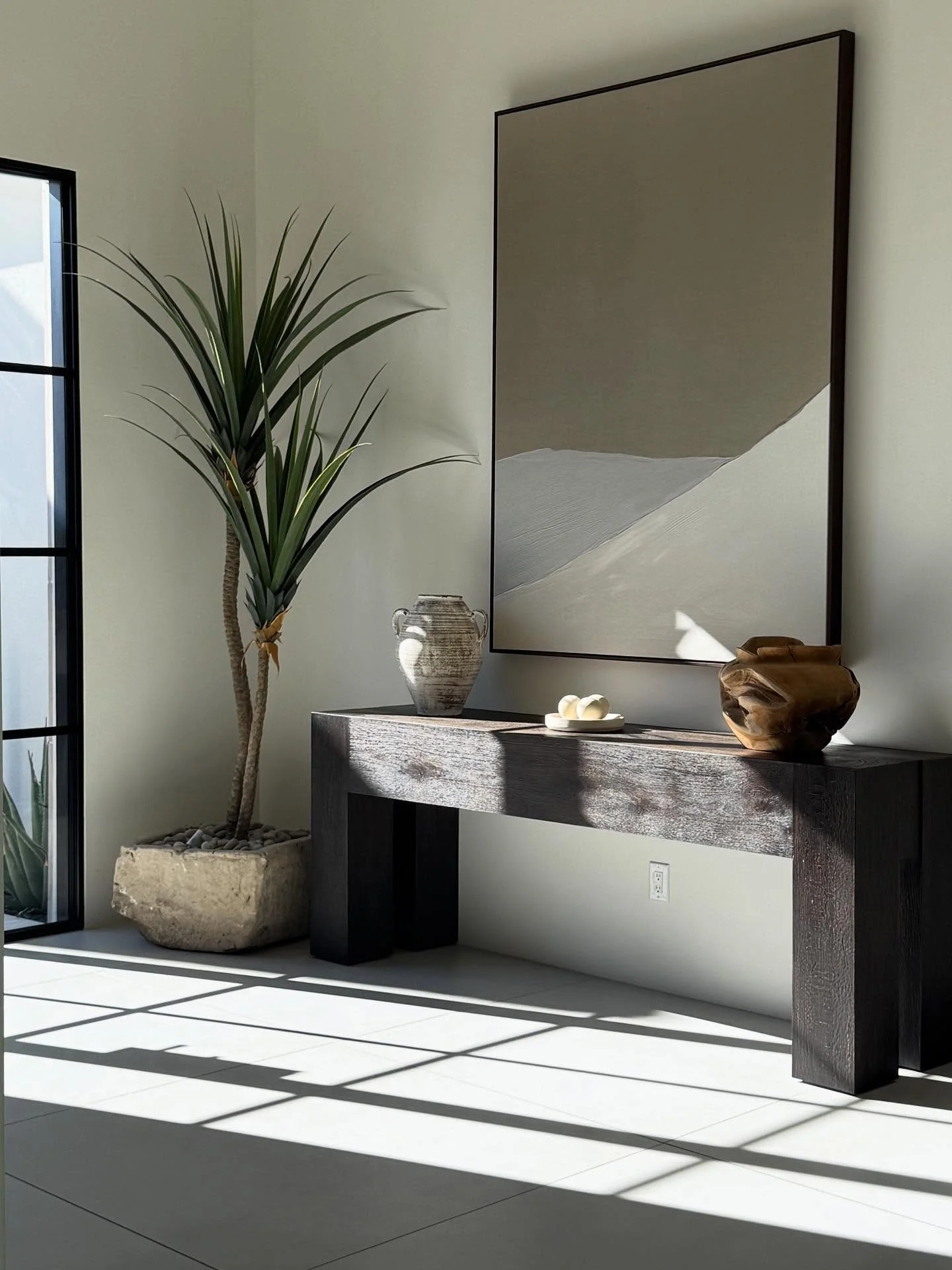 When designing spaces we as designers envision all the natural design elements and architecture to bring a room to life. Being able to capture these moments truly completes the vision. 
This minimalist entryway at our #CibolaVistaDesign is simply el