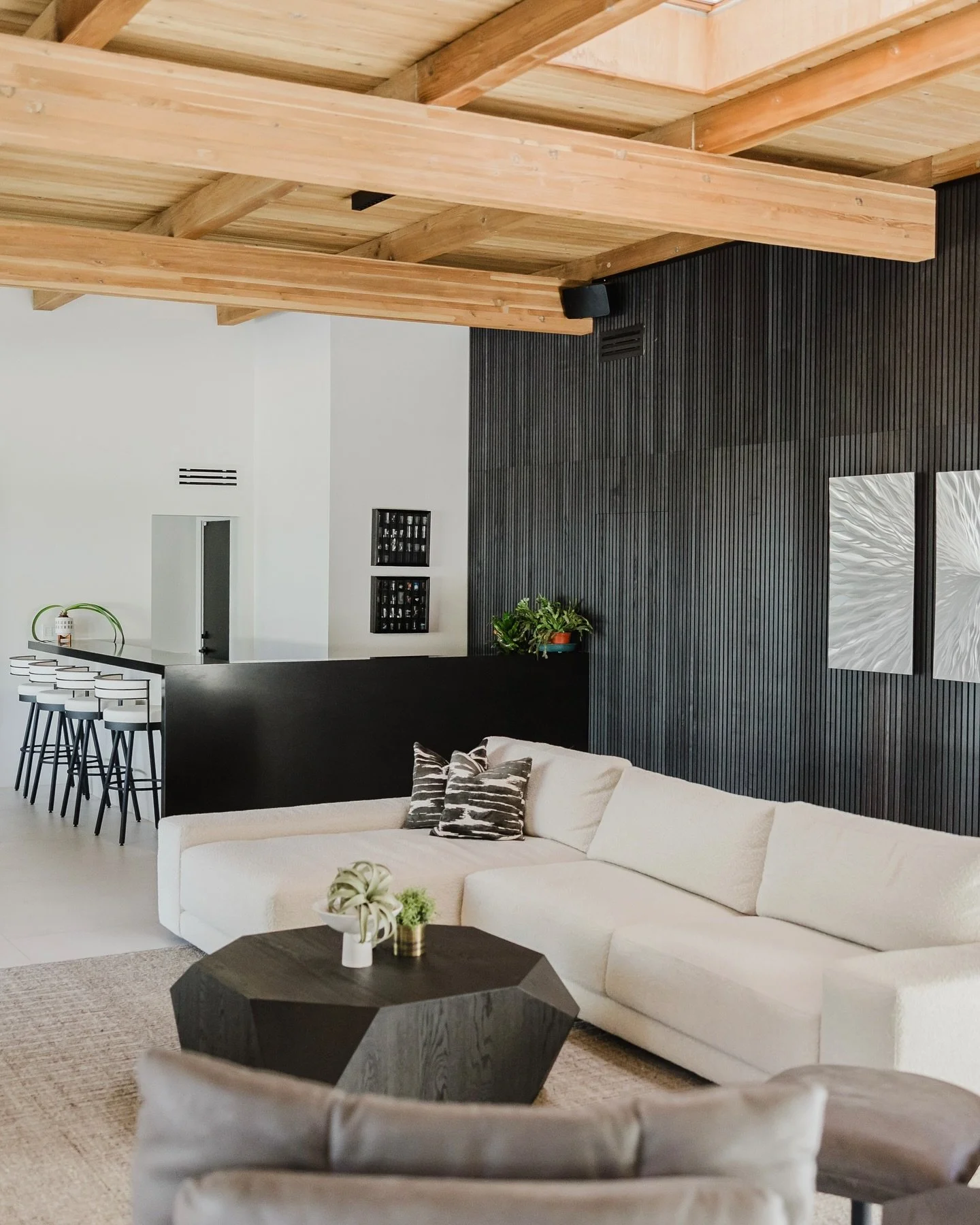 School’s in session! Now that the kids are out of the house and it’s finally nice & quiet, it’s the perfect time to refresh those rooms you’ve been staring at all summer. Let’s make them feel brand new…
Click