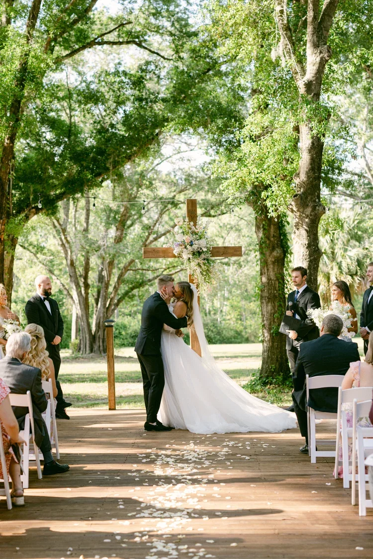 How Oak Tree Settings Create Natural Shade for Outdoor Ceremonies at The Whitewood Ranch