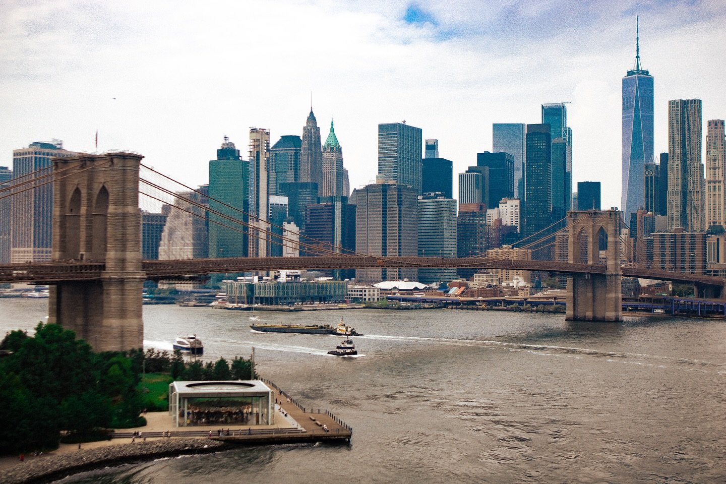 In love with this city&hellip; 
#streettasteimpressions #newyork #newyorkcity #newyorkphotographer #nycprimeshot #brooklynbridge #skyline #nyc #newyorker #photooftheday #photo #visualstorytelling #urbanphotography #urban #streetphotography #streetsty