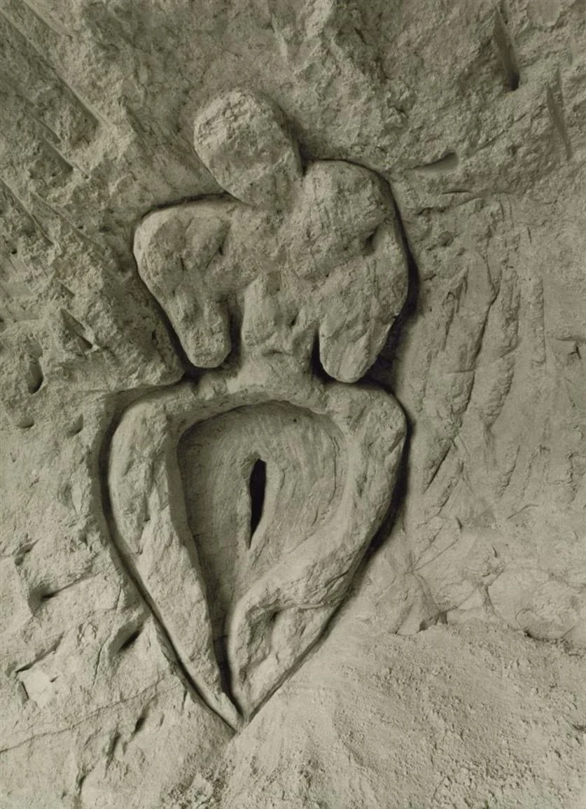 0128980_guanaroca-esculpturas-rupestres-by-ana-mendieta.jpg