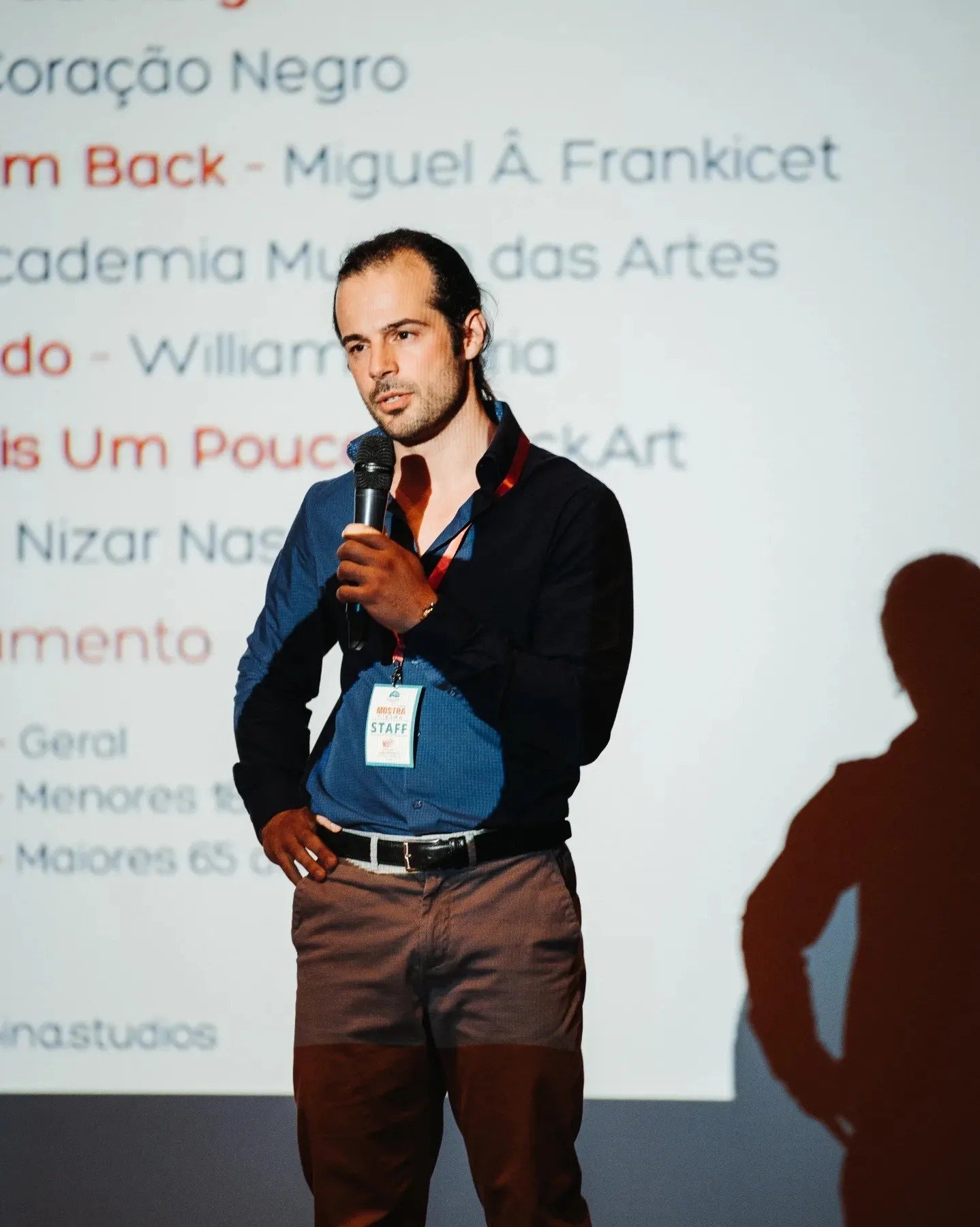 Ivan Garcia apresentando o evento