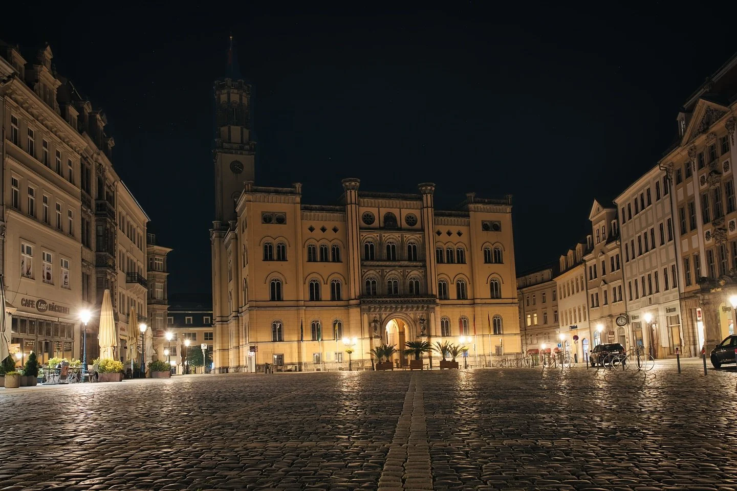 📍 Zittau, Saxony, Germany

Today some nighttime photos of the city of Zittau, Germany in a walk with @silviopelegrin 

Zittau sits on the Mandau River, while the Lusatian Neisse, which forms the border with Poland, touches the city in the east. The 