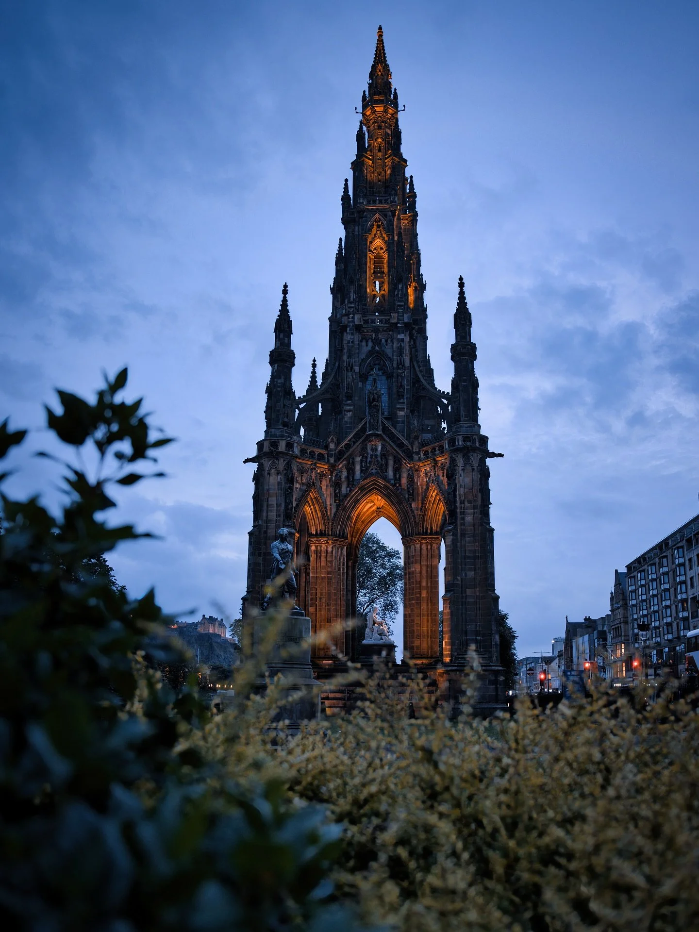 📍 Edinburgh, Scotland 

Today a photo of the Scott Monument in Edinburgh, Scotland.

The Scott Monument is a Victorian Gothicmonument to Scottish author Sir Walter Scott. It is the second-largest monument to a writer in the world after the Jos&eacut