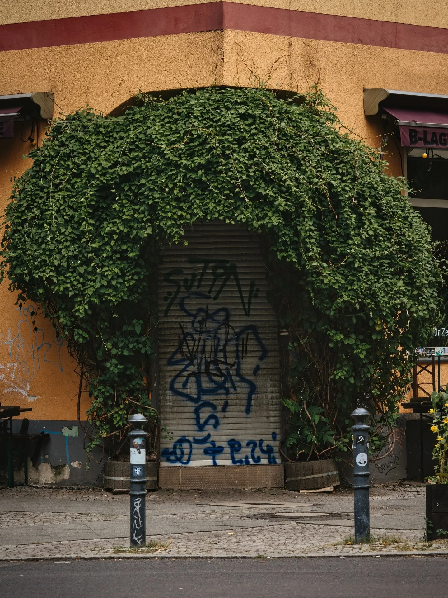 📍 Berlin, Germany 

Today another set of photos from the photowalk by @exploreberlinwithus in Neuk&ouml;lln, Berlin.

Neuk&ouml;lln is renowned for its lively mix of the old and new. This excitingly bustling borough is full of contrasts &ndash; from