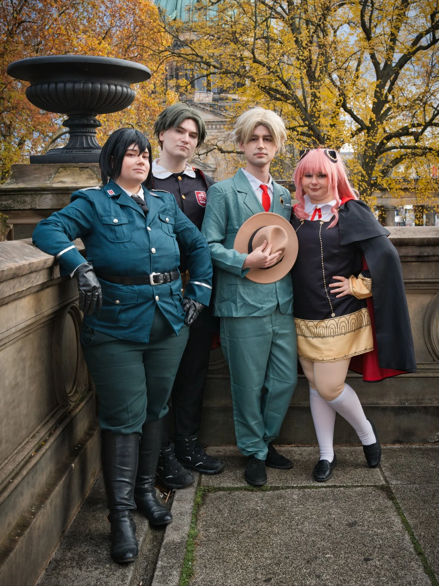 Today the last set of photos from the Spy x Family photoshoot during #myportraitphotographyjourney 

Featuring:
@allens_life_and_others 
@goatchita 
@mooglexkupo 
@suikyo_cos 

#travelwithlenses #cosplayphotographyberlin #spyxfamilycosplay