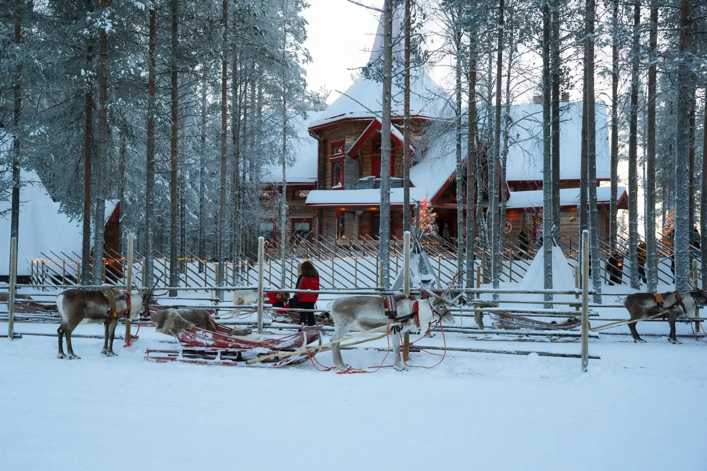 📍 Rovaniemi, Finland

Since we are already of Holiday Season, a photo from my trip to Santa Claus Village in Finland 

Santa Claus Village is located about 8 kilometres northeast of Rovaniemi and about 2 kilometres from the Rovaniemi Airport.

In he