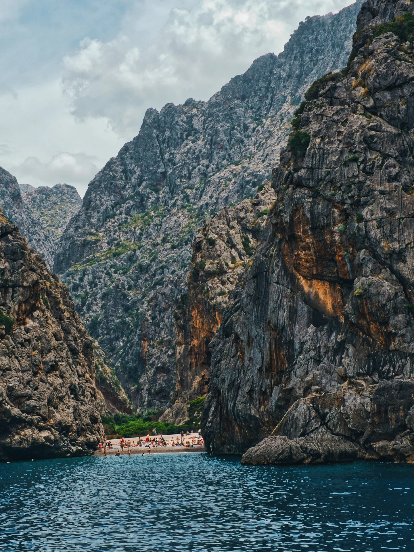 📍 Mallorca, Balearic Islands, Spain

Today a set of photos from the shoreline of Punta de S&oacute;ller in Mallorca, Spain.

Punta de S&oacute;ller refers to a point in Mallorca known for its coastal scenery, lighthouse, and hiking trails that conne