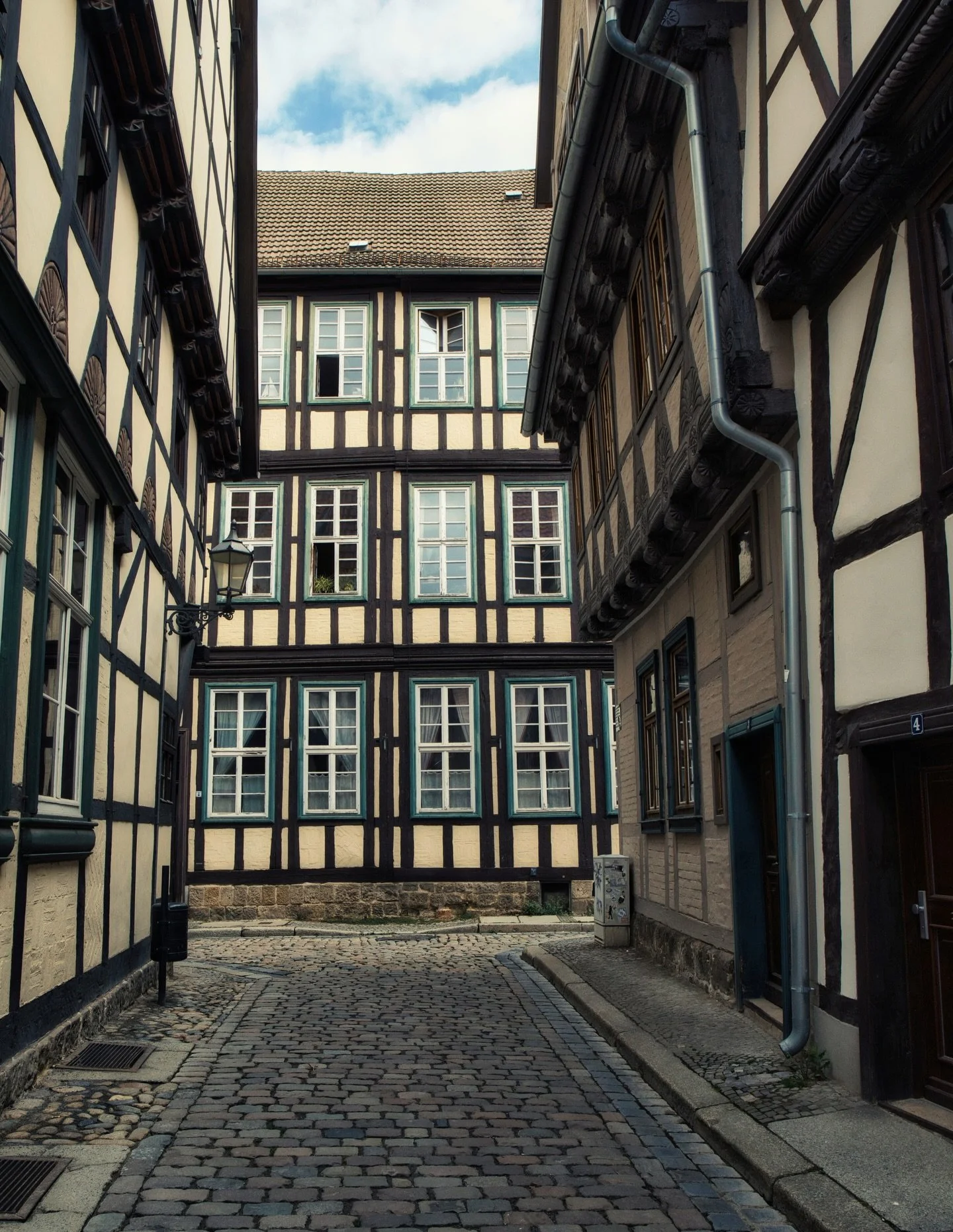 📍 Quedlinburg, Saxony-Anhalt, Germany

Throwback Thursday 

For today&rsquo;s TBT post a set of photos from the streets of Quedlinburg, Germany.

The town of Quedlinburg is known to have existed since at least the early 9th century, when there was a