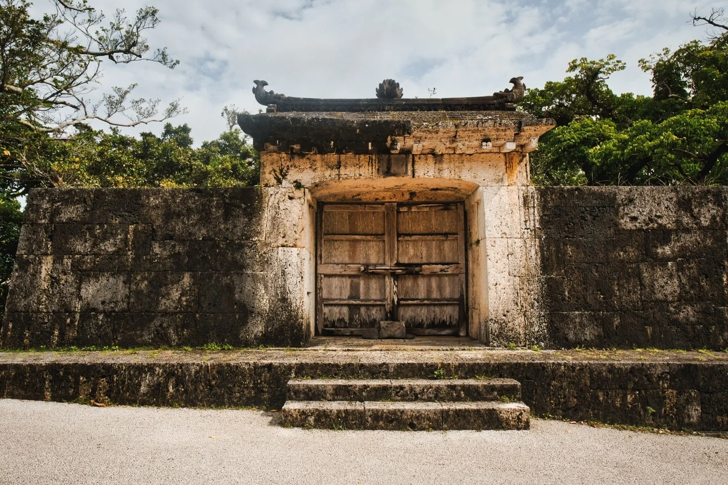 📍 Naha, Okinawa, Japan

Throwback Thursday

For today&rsquo;s TBT post some photos from the Shuri Castle and from the Tamaudun in Naha, Okinawa.

Shuri Castle (Shurijo) in Naha, Okinawa, Japan, was the historical palace of the Ryukyu Kingdom for cen