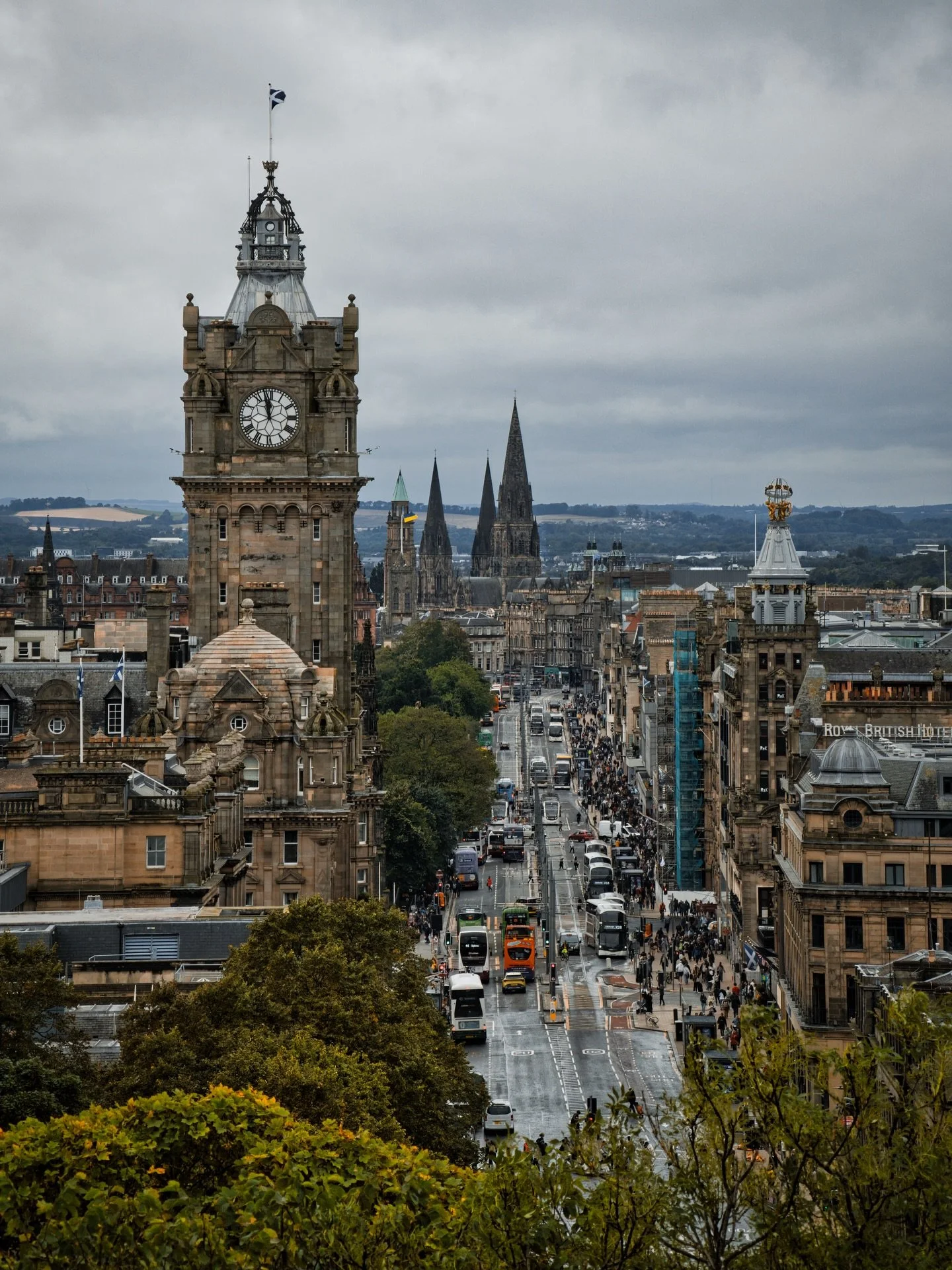 📍 Edinburgh, Scotland 

Today some more photos of the Edinburgh from the top of the Calton Hill.

Some of the photos featuring the Princes Street which is one of the major thoroughfares in central Edinburgh, Scotland, and the main shopping street in