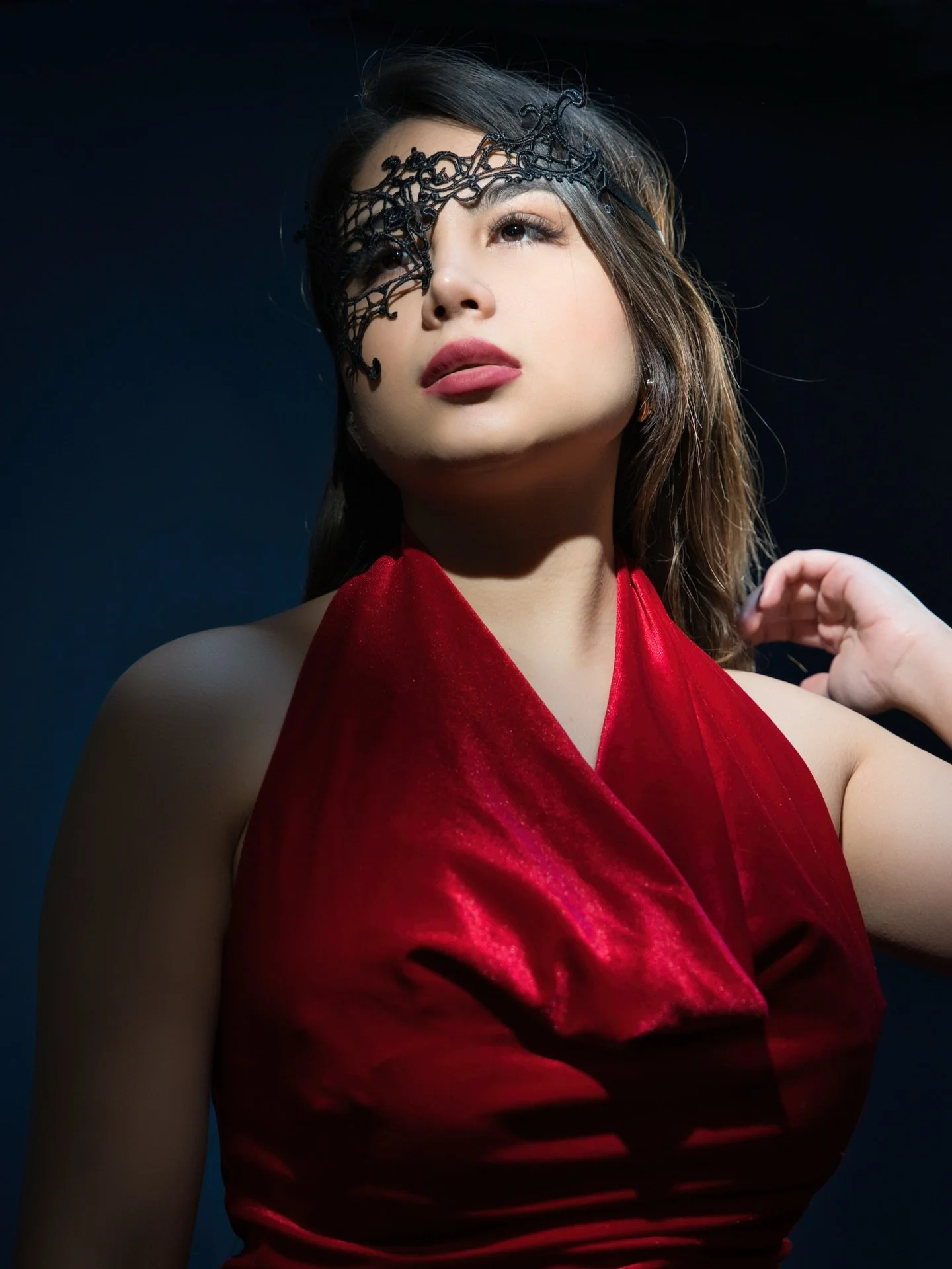 Today a set of photos featuring @parmmida_ taken during @the_isoclub event in February of 2025 as part of #myportraitphotographyjourney 

Thank you @the_isoclub for the organization of the event.

#travelwithlenses #tfpshooting #studiophotoshoot