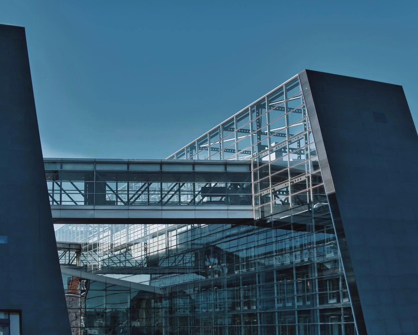 📍 Copenhagen, Denmark 

Throwback Thursday 

For today&rsquo;s TBT post some photos of a modern building in the city of Copenhagen, Denmark.

This building is part of the BLOX project and is the home of the Danish Architecture Center. In this buildi