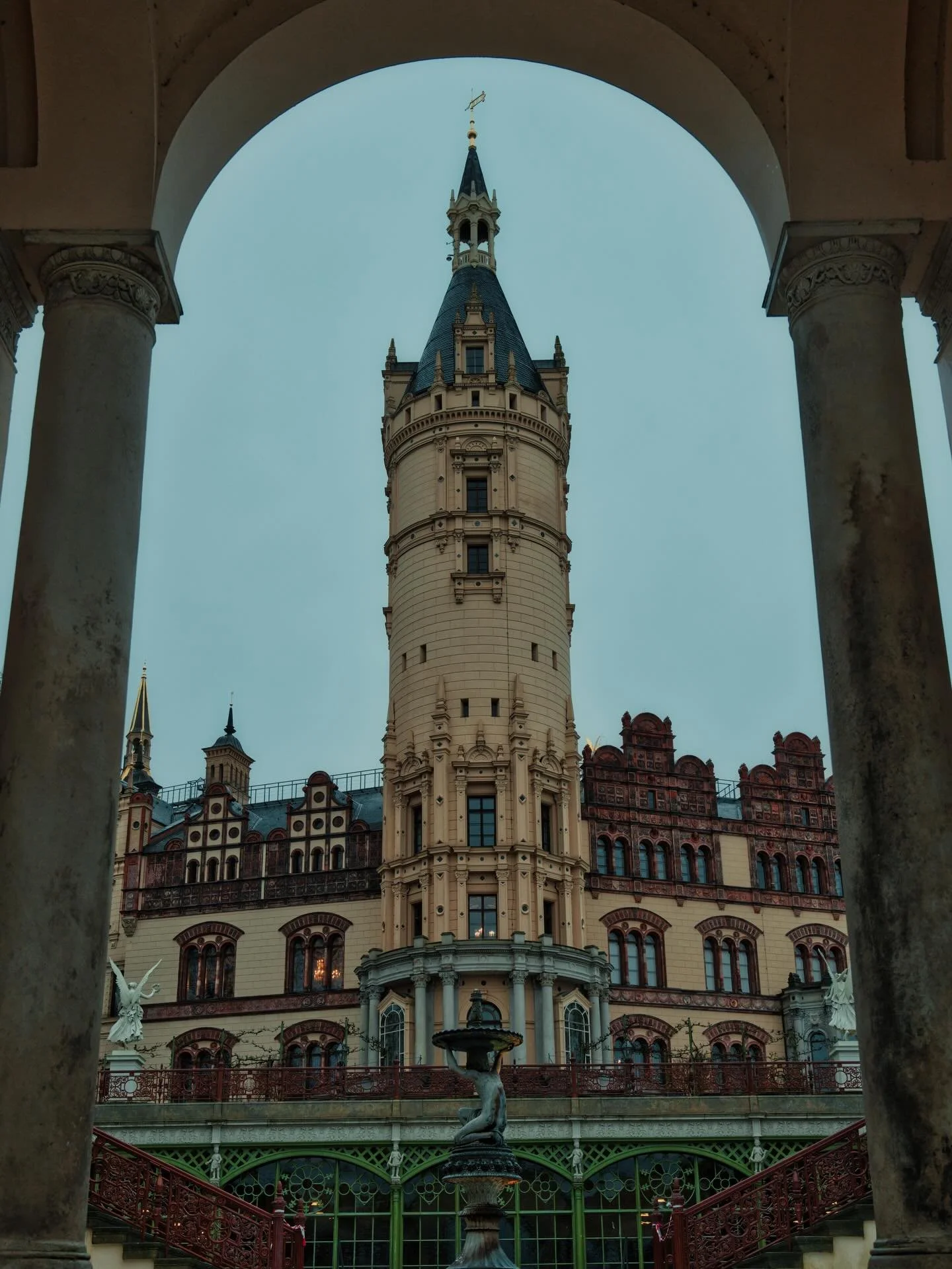 📍 Schwerin, Mecklenburg-Vorpommern, Germany 

Today some photos of the beautiful Schwerin Palace, in Schwerin, Germany.

The Palace is situated on an island in Lake Schwerin, is one of the most important examples of Historicist architecture in Europ