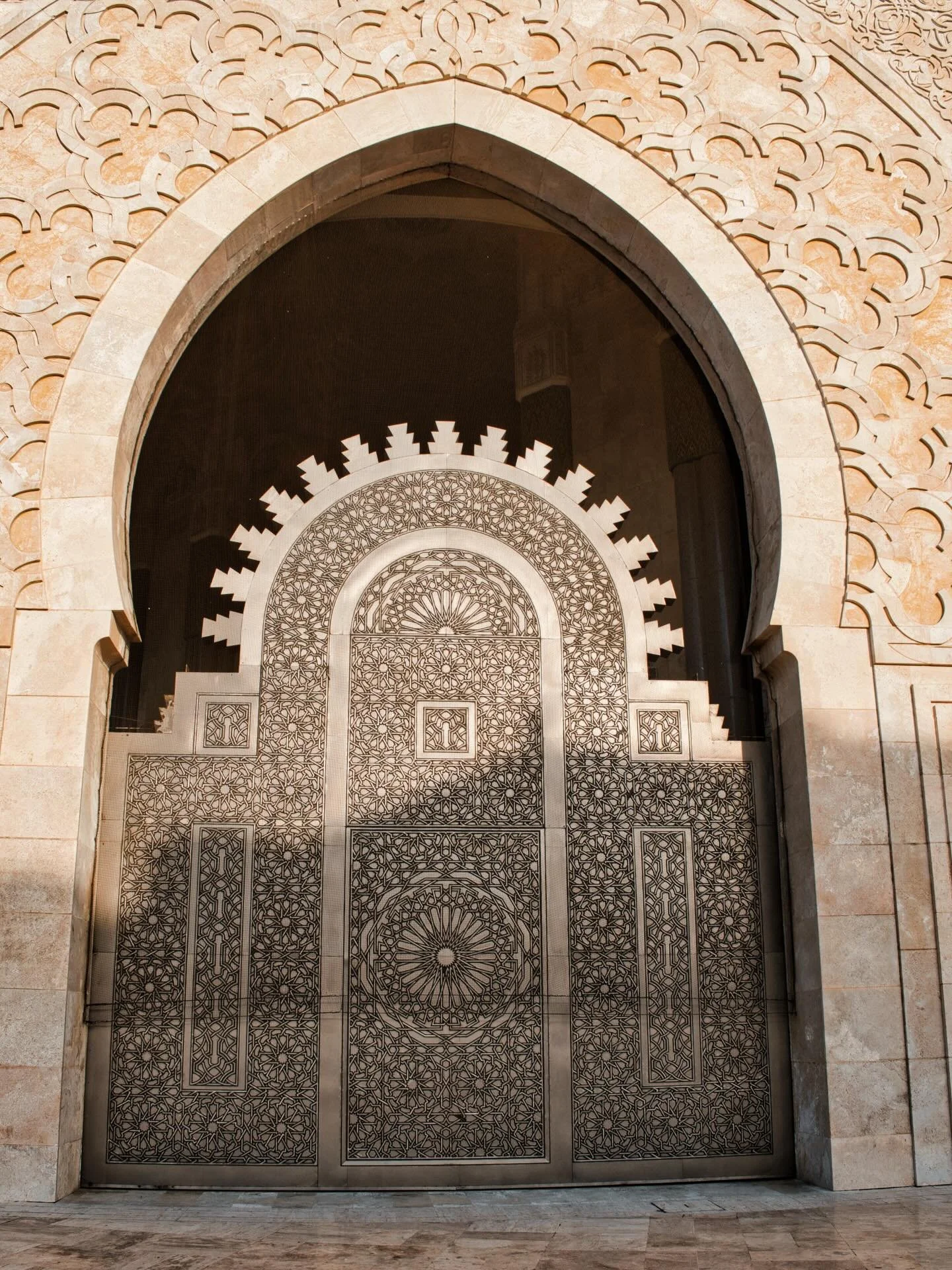 📍 Casablanca, Morocco

Throwback Thursday

For today&rsquo;s TBT some photos of my visit to the Hassan II Mosque in Casablanca, Morocco.

The Hassan II Mosque in Casablanca is a breathtaking feat of modern Islamic architecture, distinguished by its 