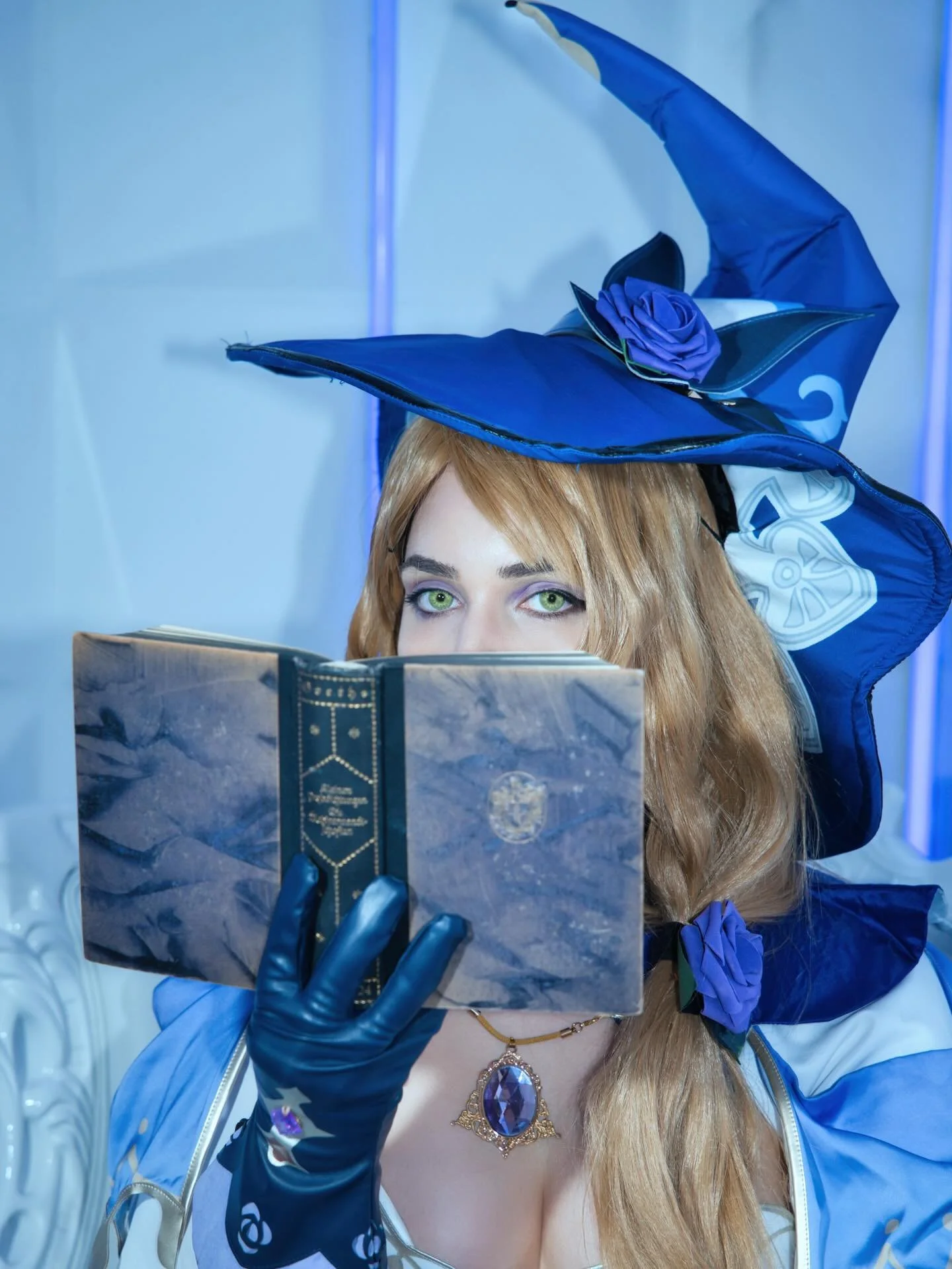 Today another set of photos from the Cosplay Photoshoot at @mietstudio_fotostyle_berlin as part of #myportraitphotographyjourney 

Today featuring @sheofthewildfire 

#travelwithlenses #cosplayberlin #cosplayphotographyberlin