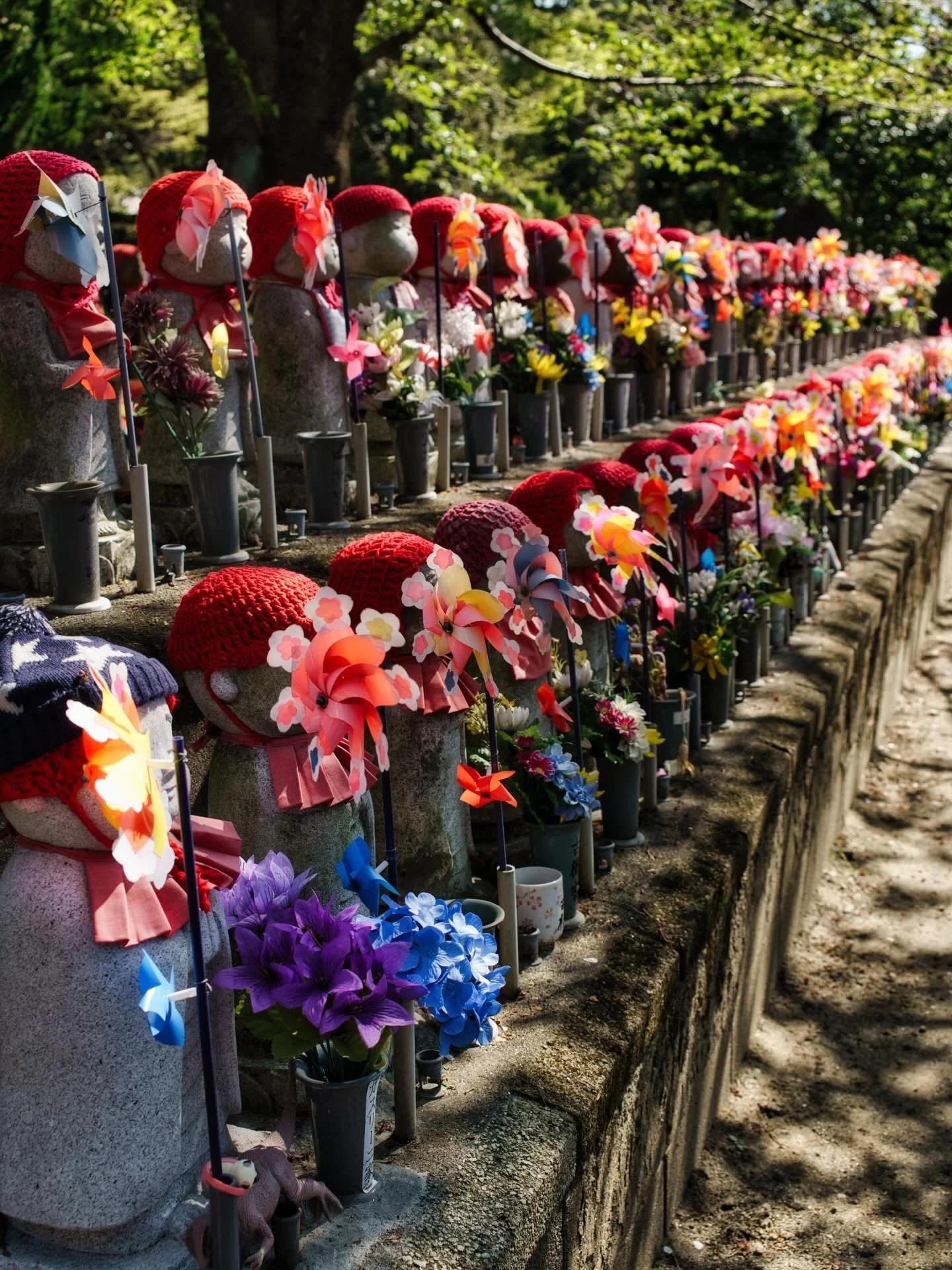 📍 Tokyo, Japan

Throwback Thursday

For today&rsquo;s TBT post some photos of the grounds of the Zojo-ji Temple in Tokyo, Japan.

The grounds of Zojo-ji are designed as a grand transition from the chaotic city into a space of profound stillness. Onc
