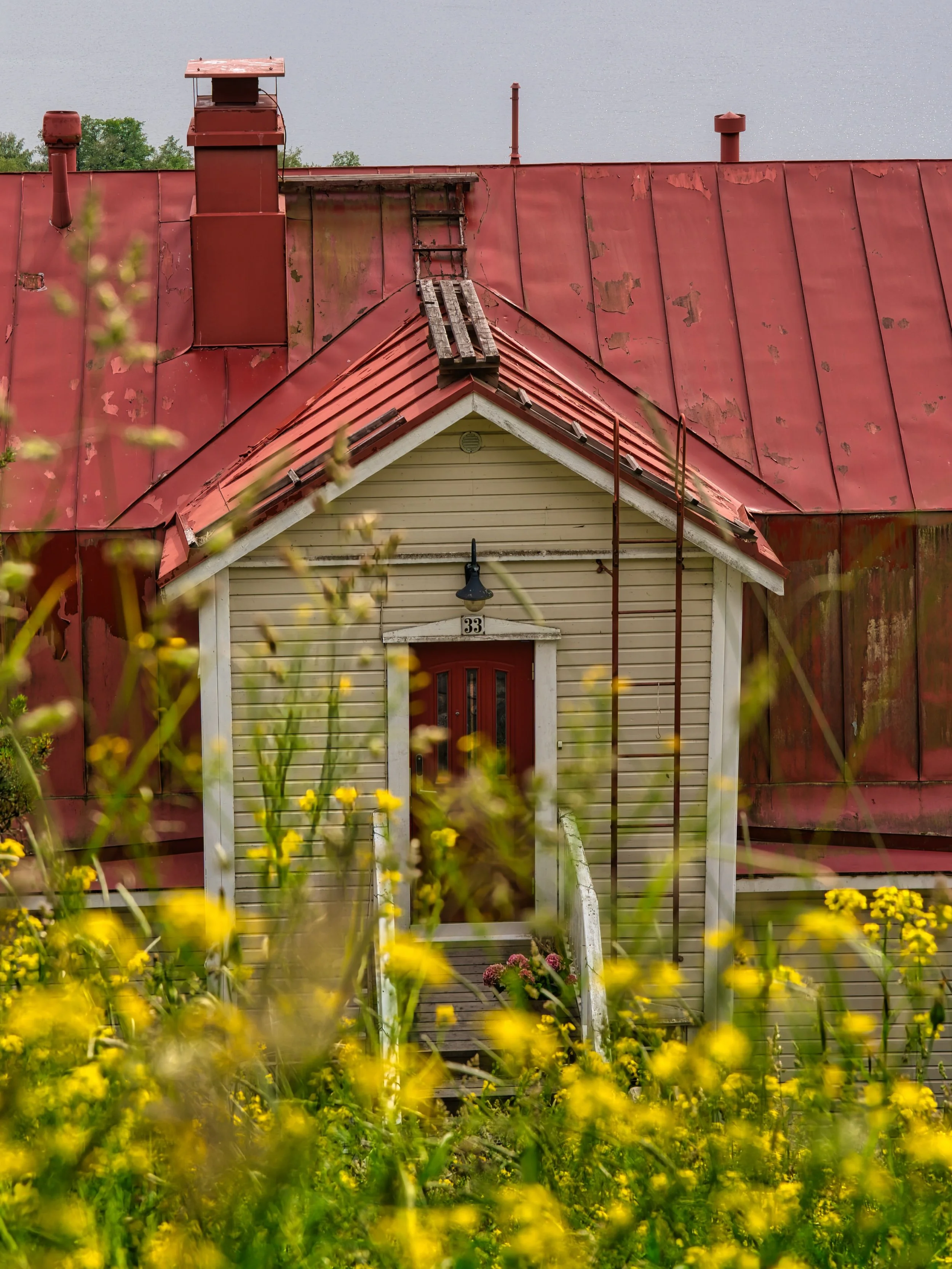 📍 Tampere, Finland

Today exploring some old houses in the city of Tampere, Finland.

Visiting the historic neighborhood of Pispala in Tampere, Finland, feels like stepping directly into a living watercolor painting of Finnish architectural history.
