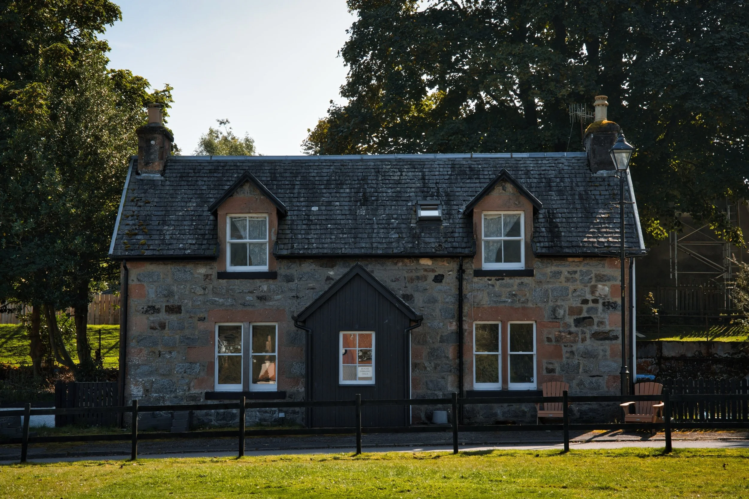 📍 Fort Augustus, Scotland 

For todays&rsquo;s post, some photos of a walk around Fort Augustus and the Caledonian Canal Centre and the Lock Chambers in Scotland.

A scenic walk around the historic village of Fort Augustus offers a captivating blend