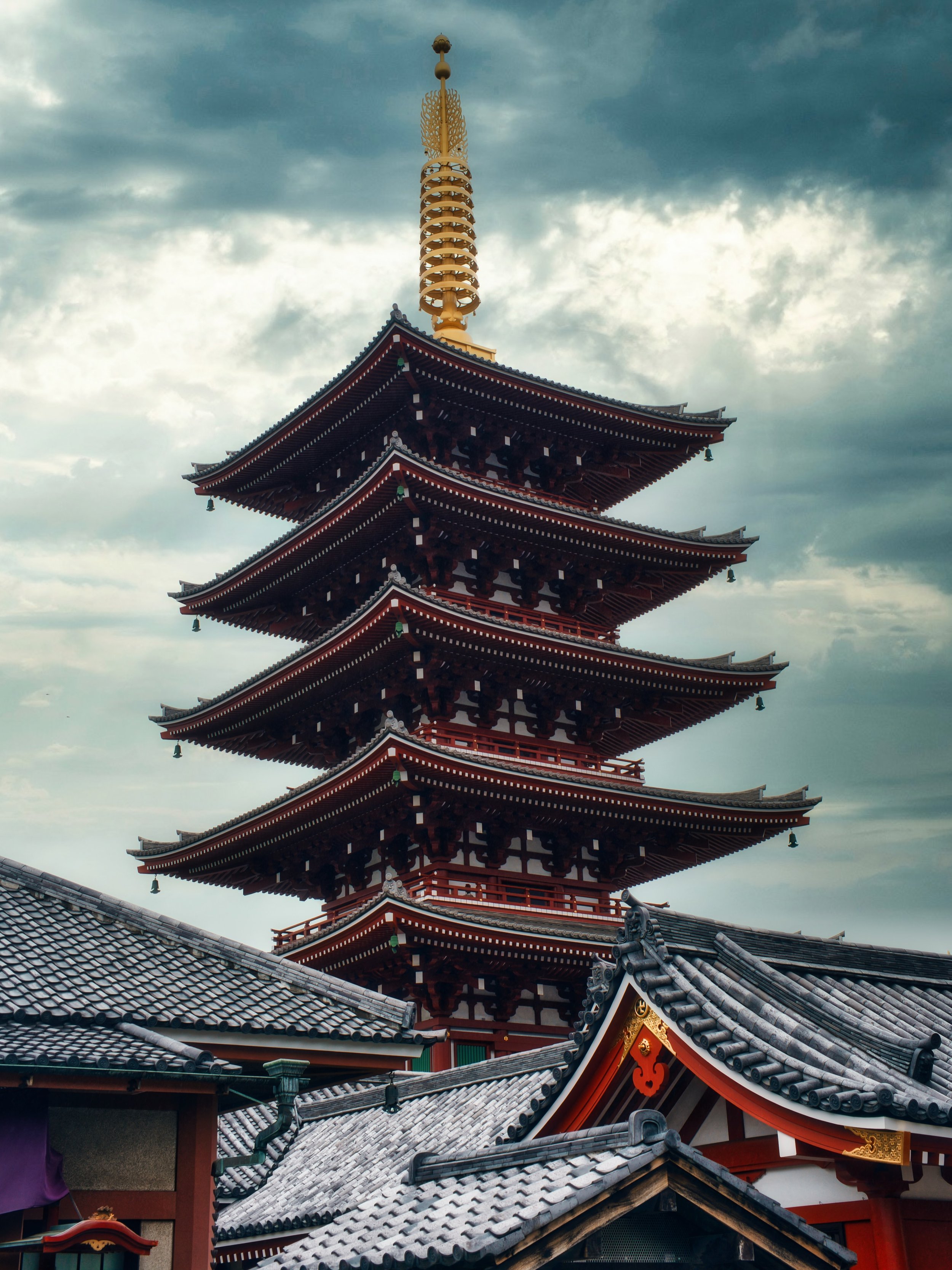 📍 Tokyo, Japan

Throwback Thursday 

For today&rsquo;s TBT post some photos of a rainy morning at Sensō-ji Temple in Tokyo, Japan

Rainy mornings in Tokyo hit differently, especially when you have a place like Sensō-ji Temple completely to yourself.