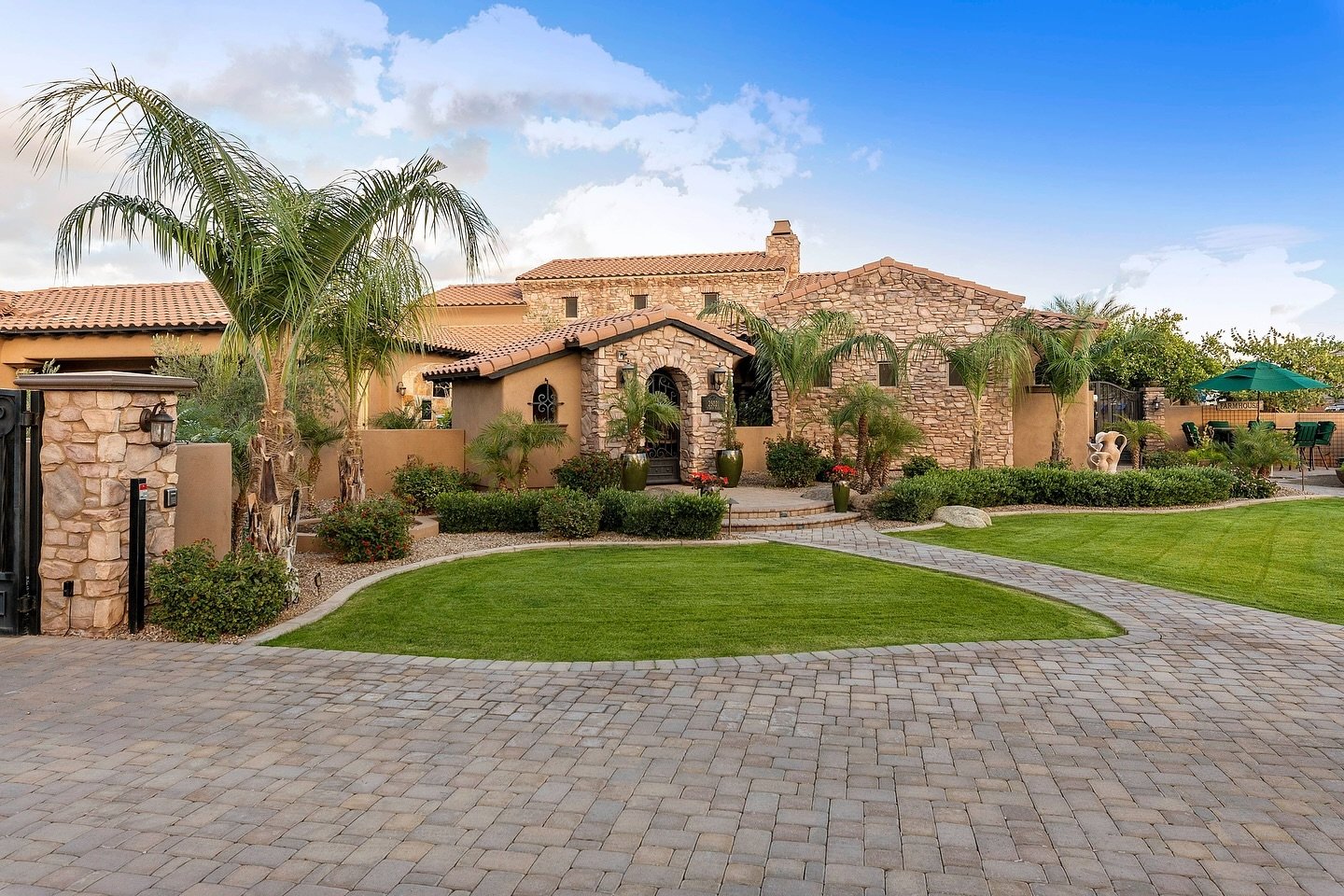 Home sweet home 🏡 

Here at Phoenix Virtual Tour, we create a visually compelling narrative that helps buyers envision the property as their future home. 

✨ Contact us today! ✨
📧 Email: Dave@phoenixvirtualtour.com
📞Phone: 602-647-8887
🌐 Website: