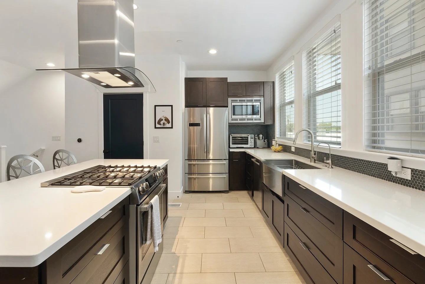Some say the kitchen is the heart of the home❤️

📸 captured by @phoenix_virtual_tour

#ListingPhotography #ArizonaHomes #FirstImpressionMatters #movingtoaz 
#welcometoarizona
#arizona 
#AZRealEstate 
#AZrealtor 
#phoenixvirtualtour