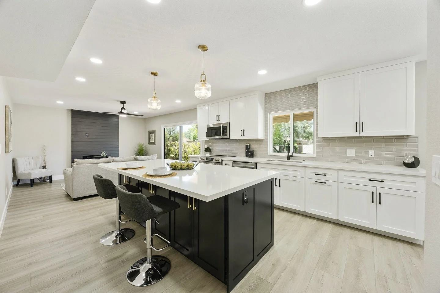 These kitchen shots capture the warmth of fall, the magic of the season, and the heart of every home. 🍂🏡✨

#ListingPhotography #ArizonaHomes #FirstImpressionMatters #movingtoaz 
#welcometoarizona #RealEstateLeaders#RealProducers
#arizona 
#AZRealEs