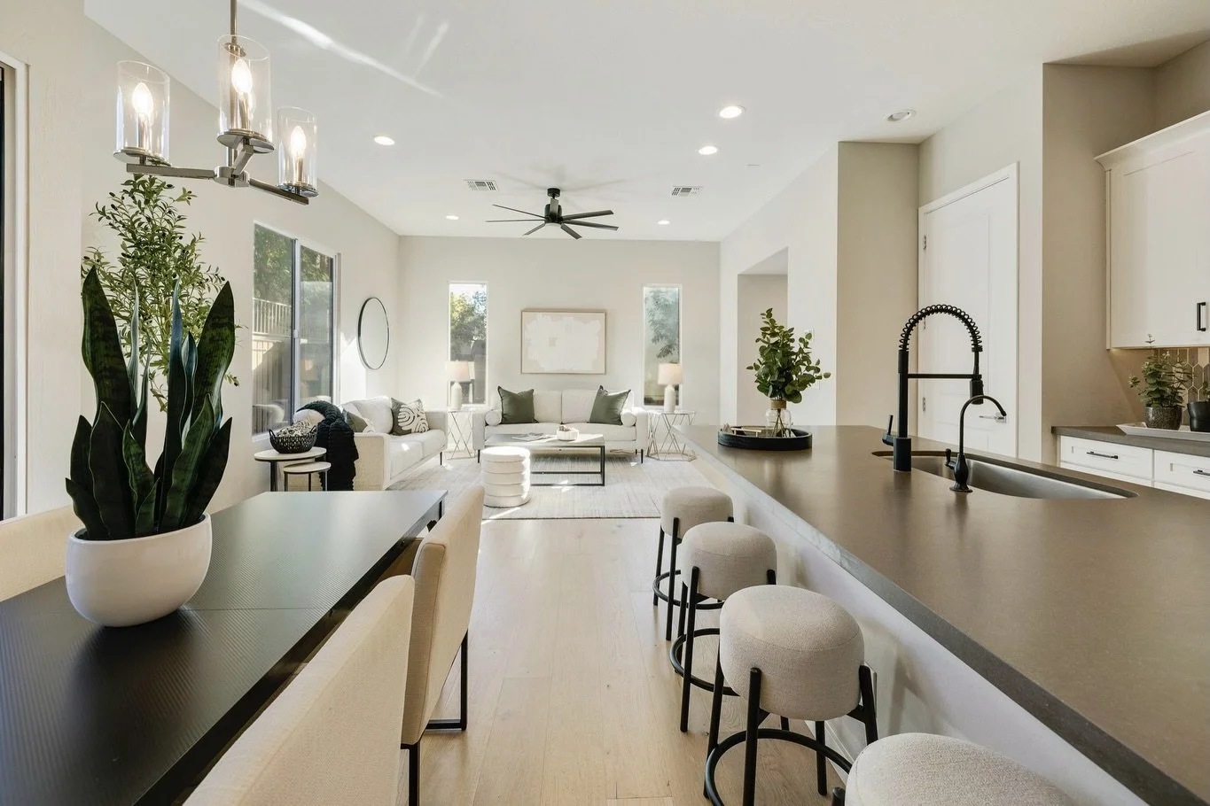 Partner with Phoenix Virtual Tour for so-good photos and stunning media that set your listings apart. 📸✨

#ListingPhotography #ArizonaHomes #FirstImpressionMatters #movingtoaz 
#welcometoarizona #RealEstateLeaders#RealProducers
#arizona 
#AZRealEsta