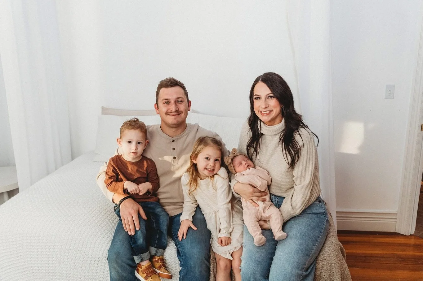 The bed canopy is staying up for awhile in the bedroom! 🤩

Did you hear?! Save $30 on your next rental by using code: SEASON at checkout. Code expires December 1st 🤫

Photos by: Tara Rose Fine Art Photography