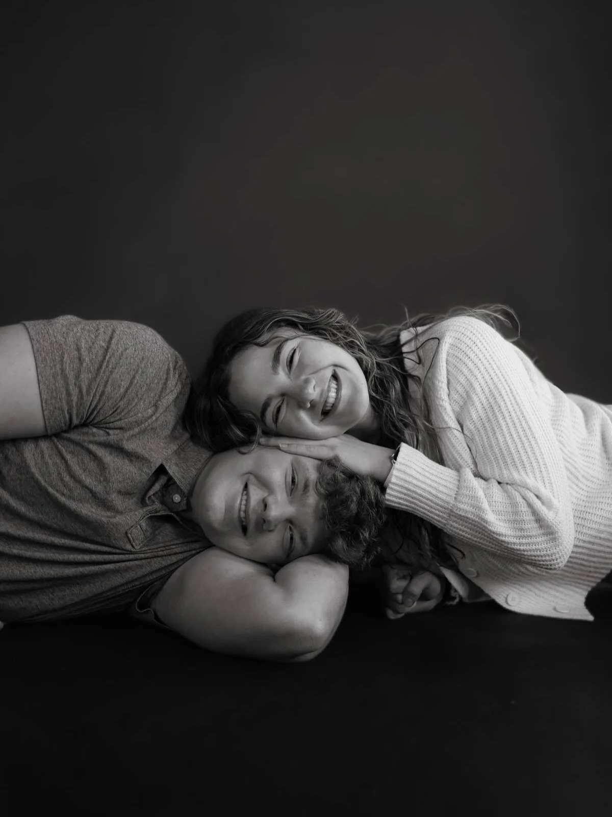 Awkward sibling photos for mom and dad, yes please 😂

@capturedbyavanicole brought the awkward JC penny shots to life!! 🙌🏼😂