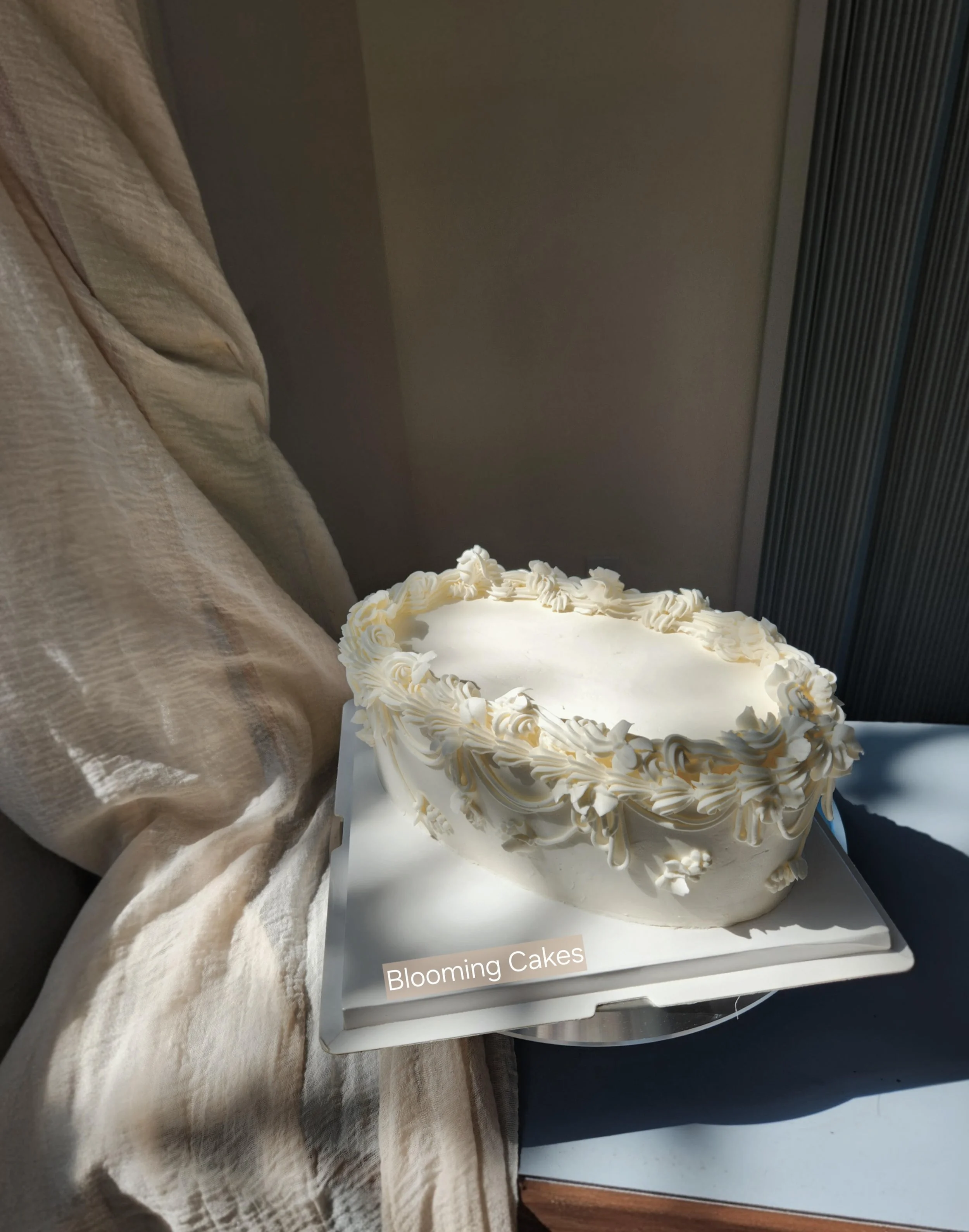 Oval cake blooming Cakes.jpg