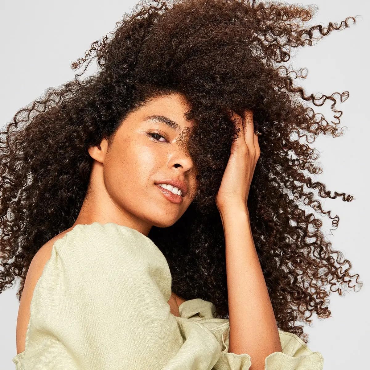 cleanbeautyantifrizzmodel.jpeg