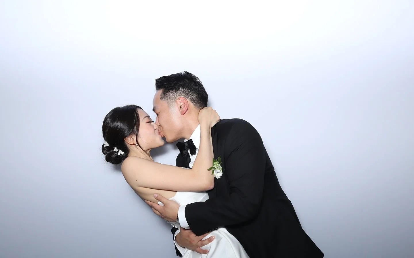 Congratulations to the beautiful couple Michelle &amp; Robert 👰🏼&zwj;♀️ 🤵🏻!

🗓️ Now booking into 2026 
💌 Visit fotoboxto.com to inquire or DM us for more info

#torontoweddings #torontoweddingphotography #torontoweddingphotographer #torontopart